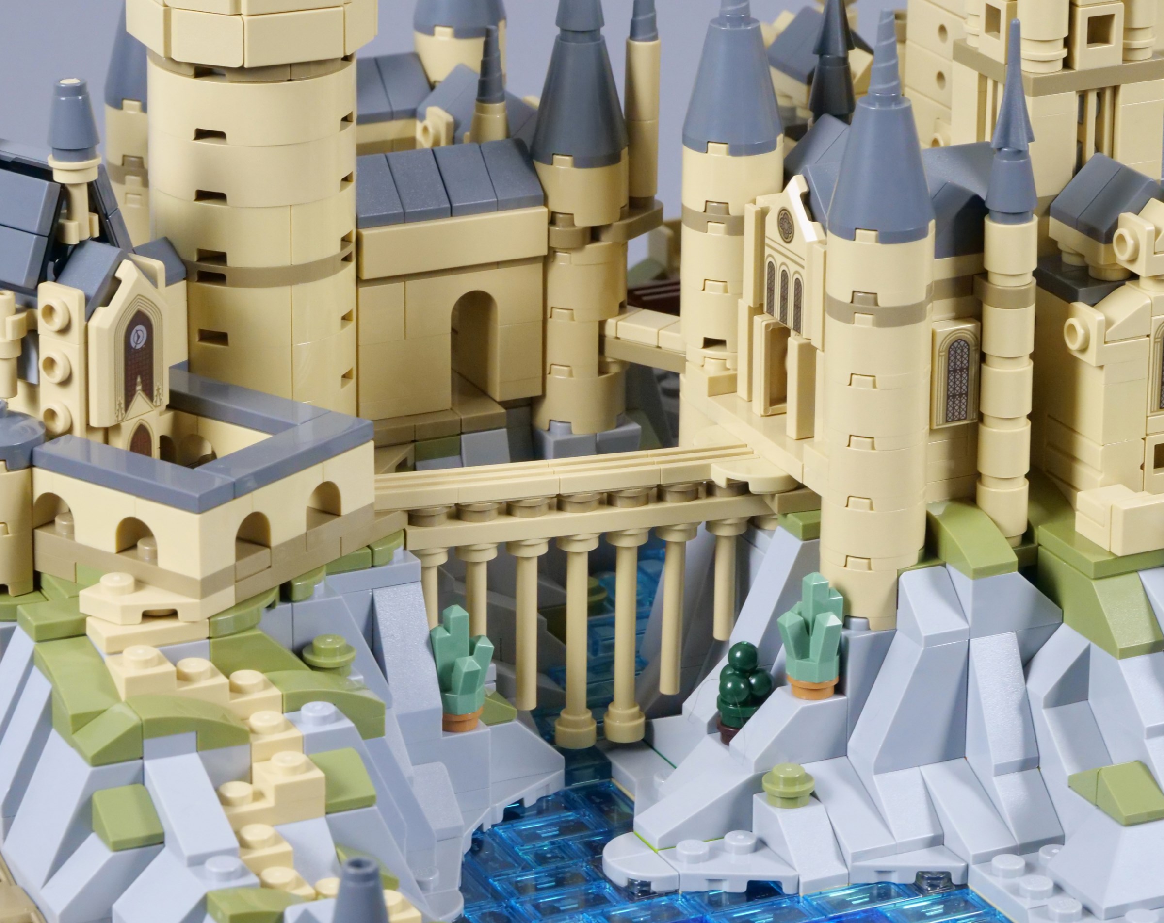 LEGO Micro Build Of Hogwarts Castle And Grounds Previewed In LEGO Japan  Catalog - SHOUTS