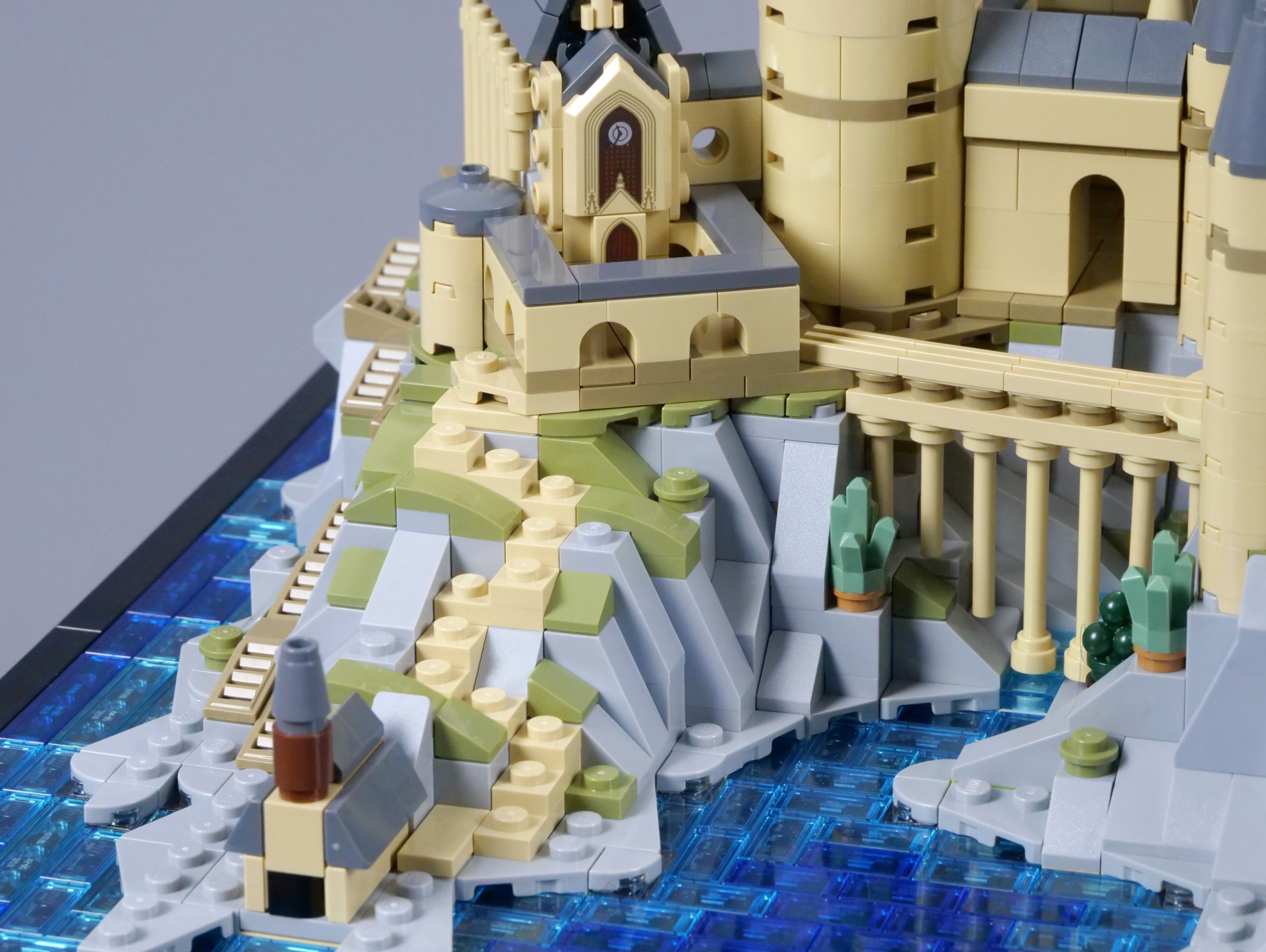 My first attempt at a micro scale castle : r/lego