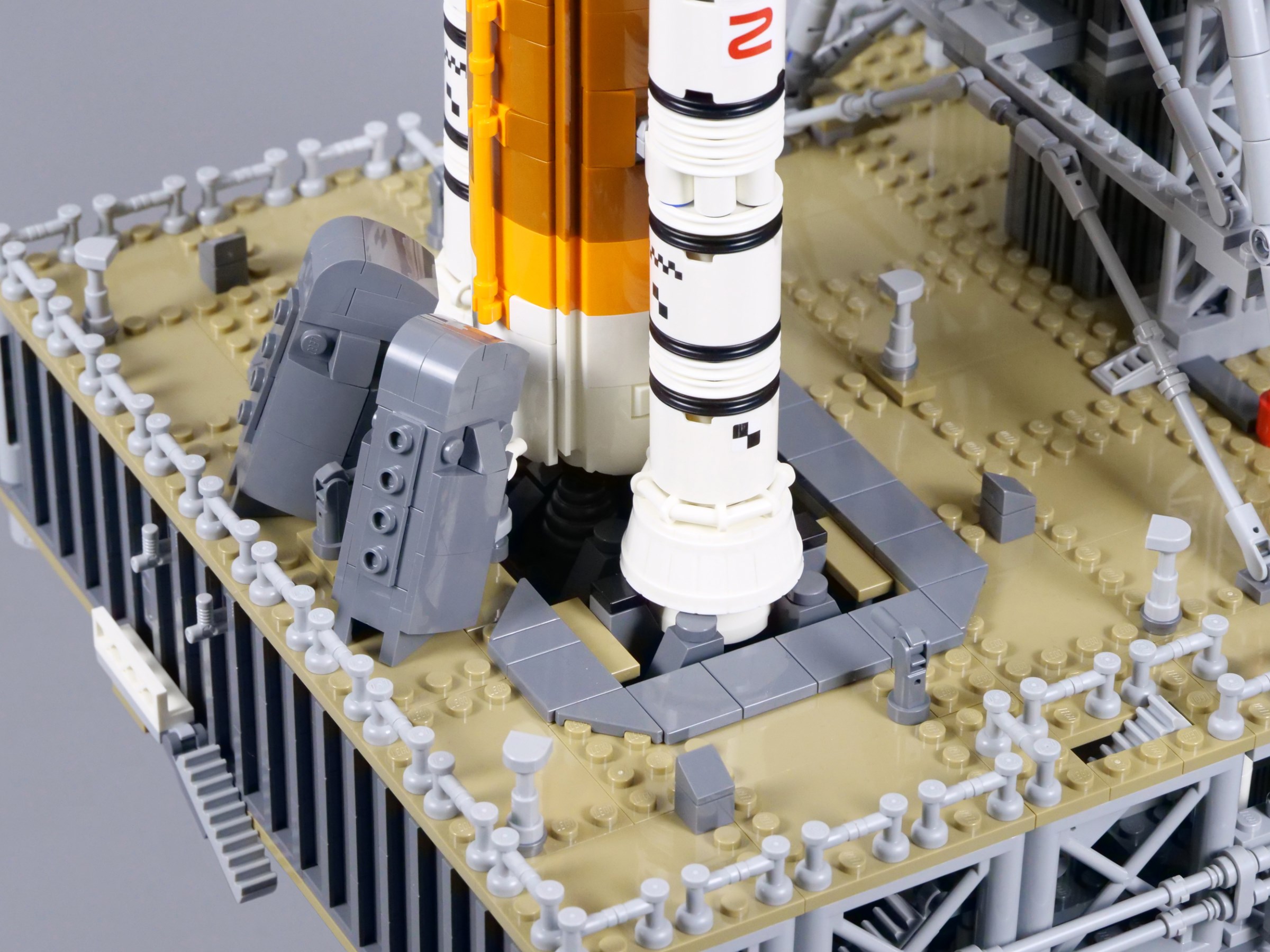 LEGO 10341 NASA Artemis Space Launch System review | Brickset