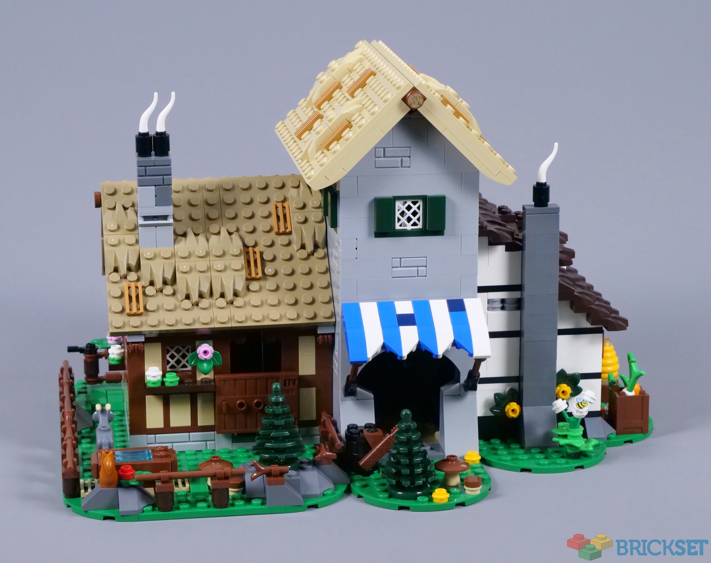 LEGO 10332 Medieval Town Square review | Brickset