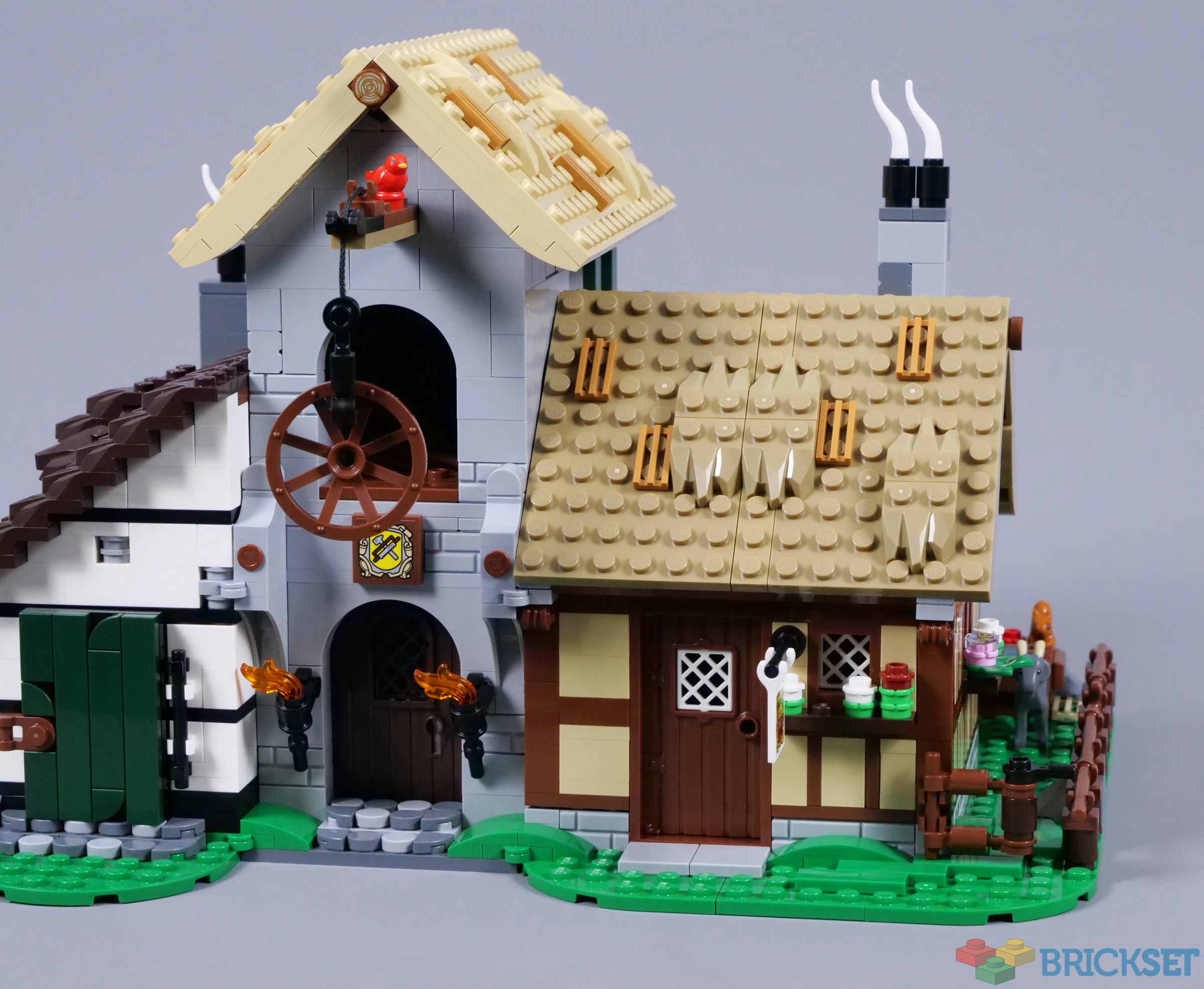 LEGO 10332 Medieval Town Square review | Brickset