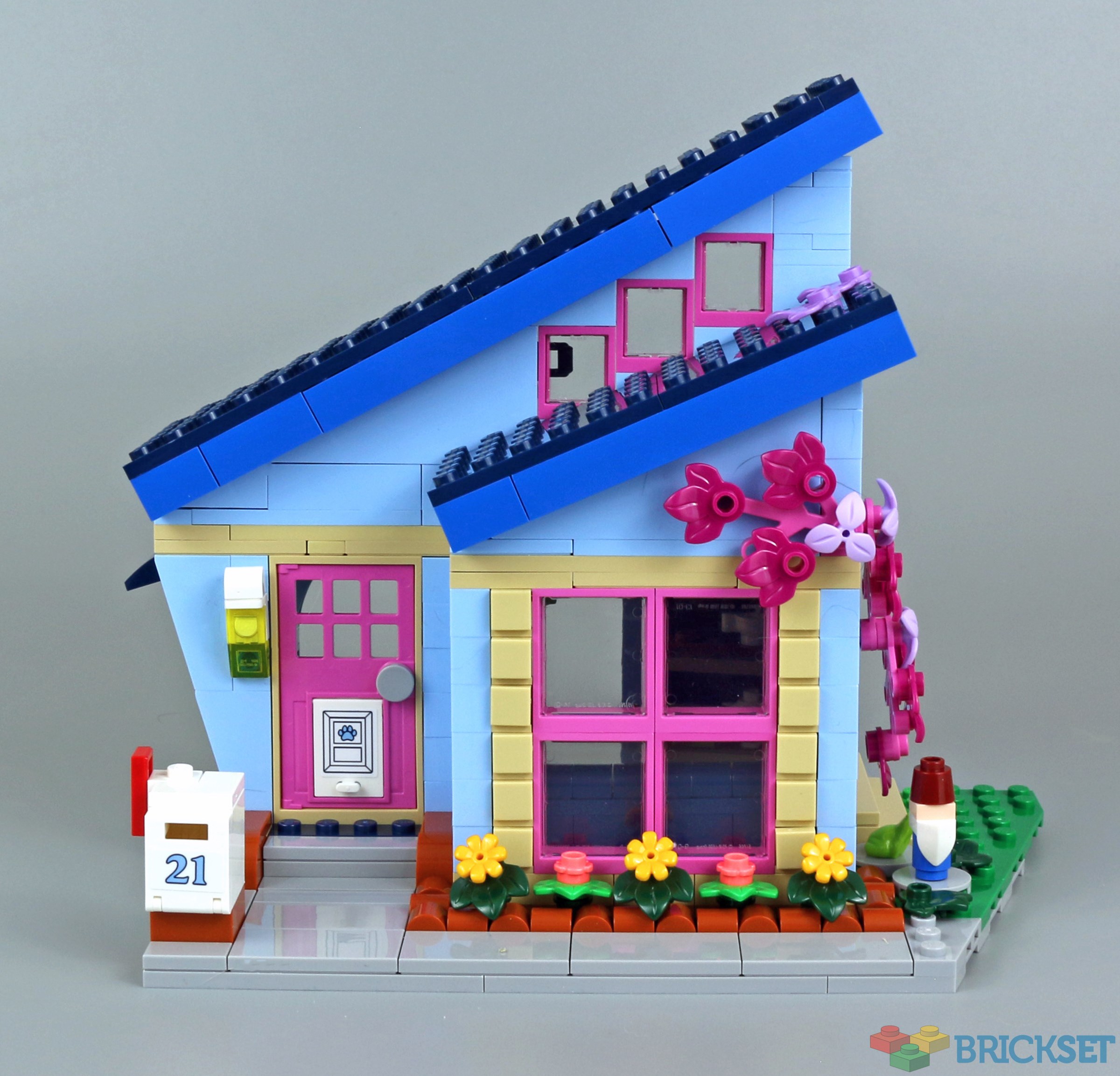 LEGO 42620 Olly and Paisley's Family Houses review | Brickset