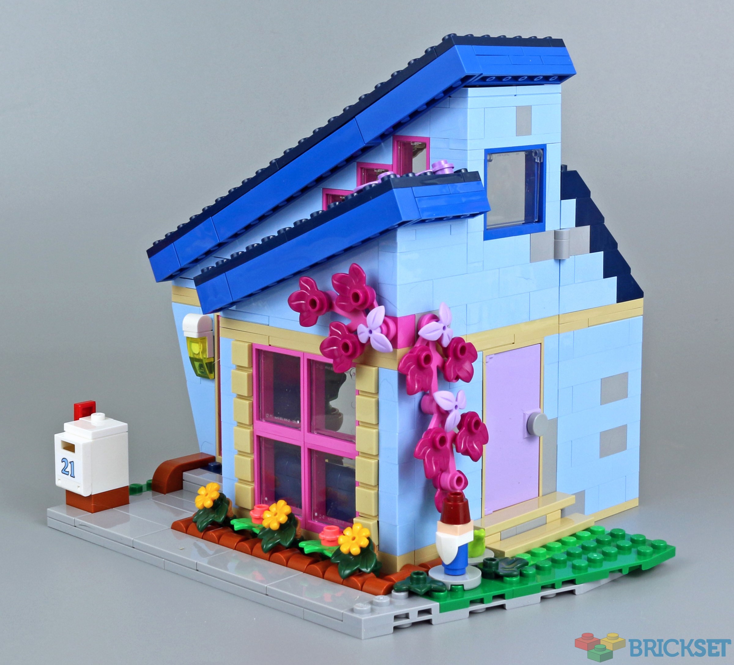 LEGO 42620 Olly and Paisley's Family Houses review | Brickset