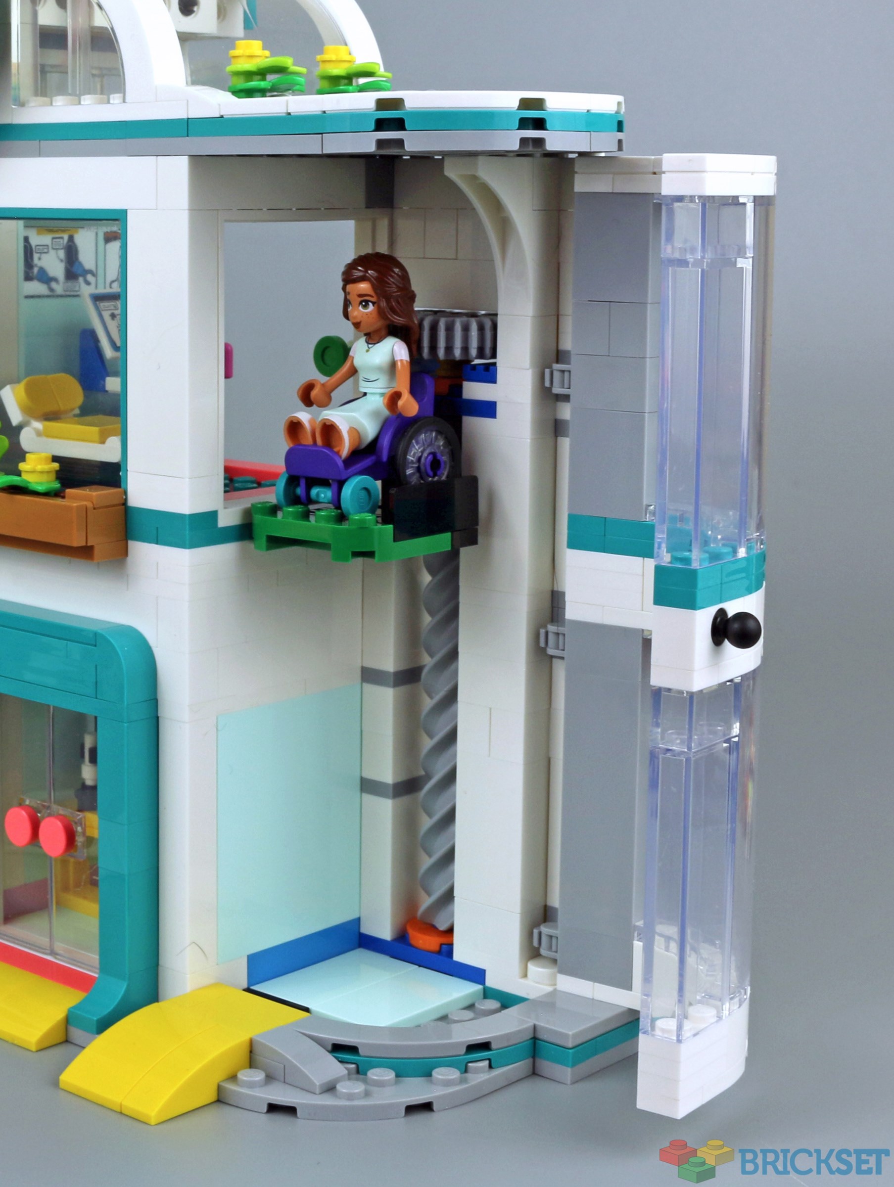 LEGO 42621 Heartlake City Hospital review | Brickset