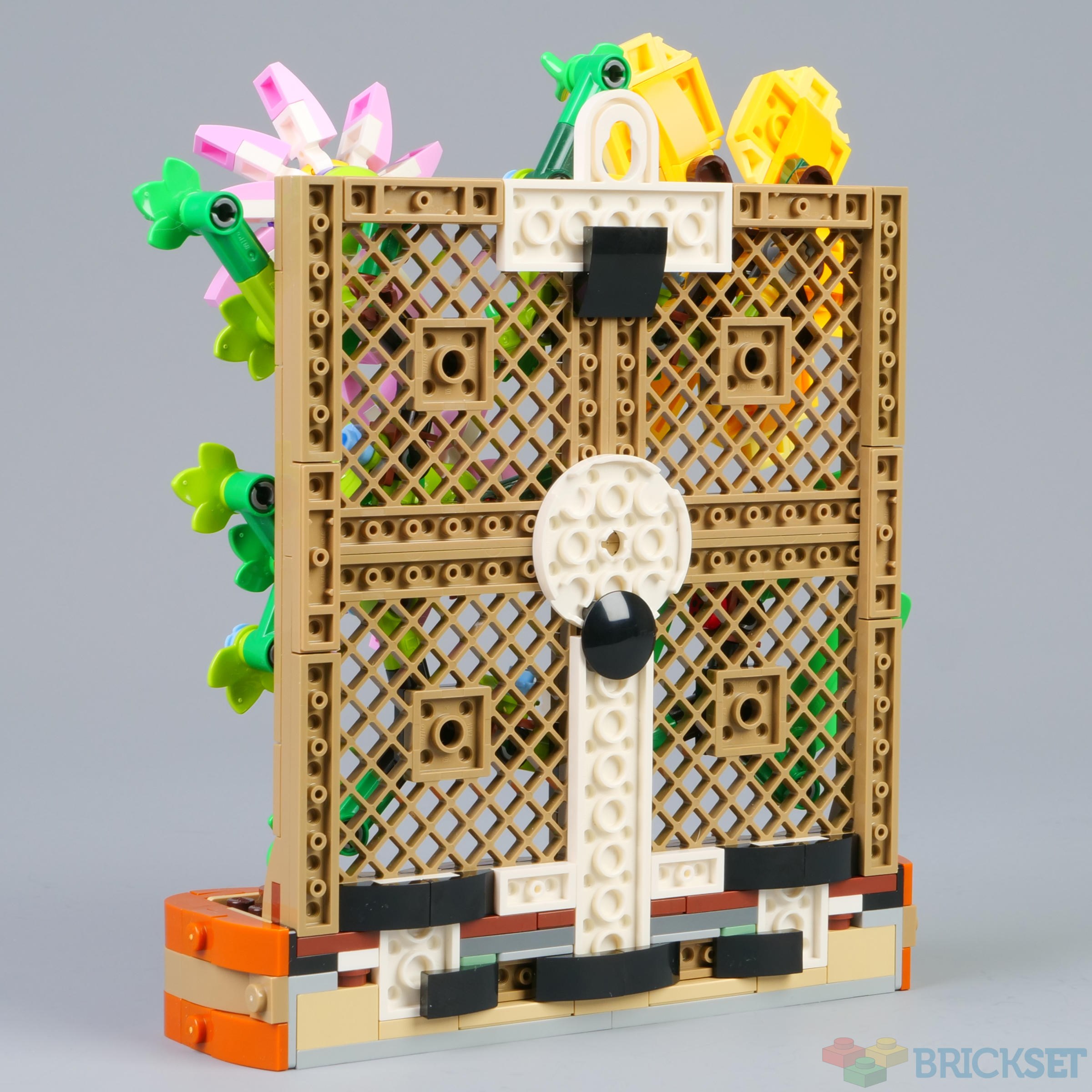 LEGO 40683 Flower Trellis Display review | Brickset