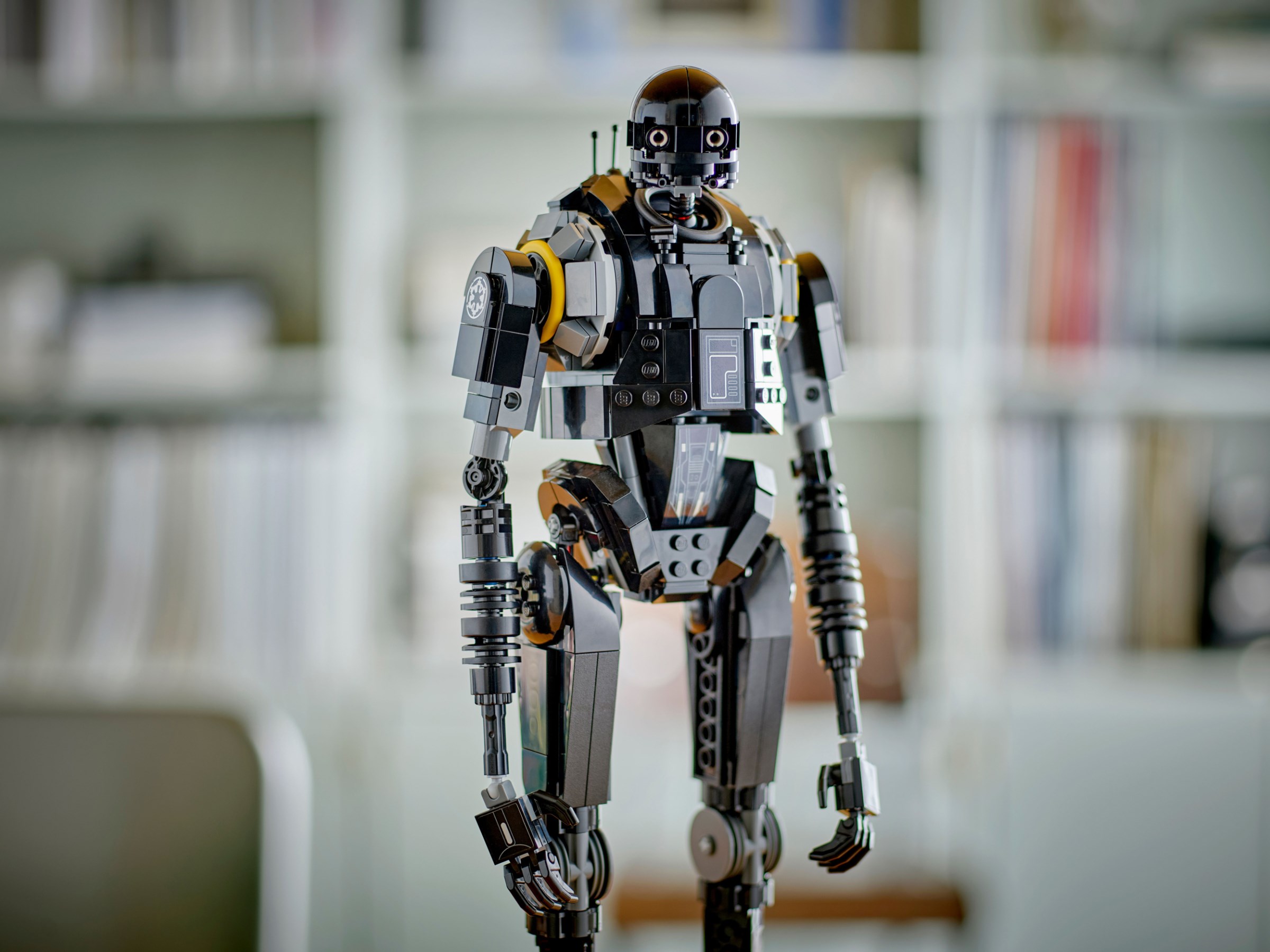K-2SO large-scale droid revealed! | Brickset