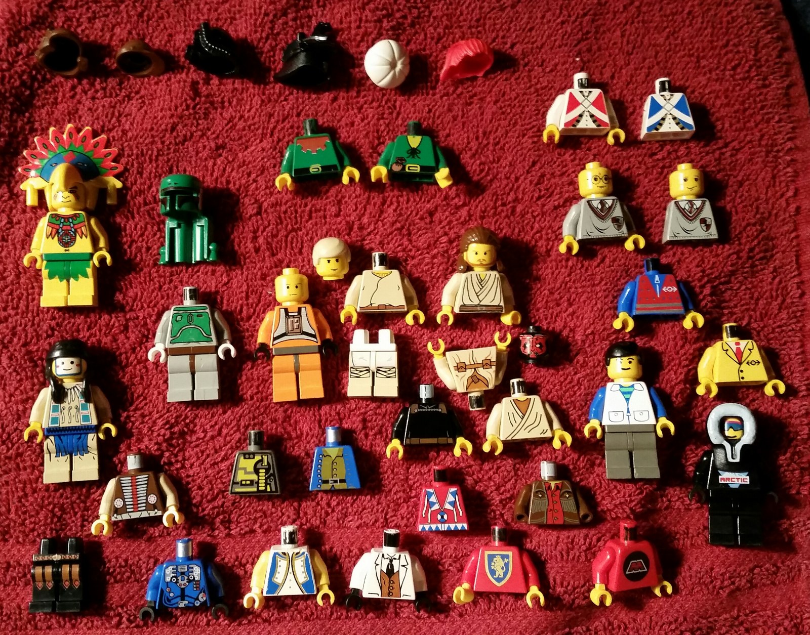 Lots of genuine assorted lego minifigures with base plates 