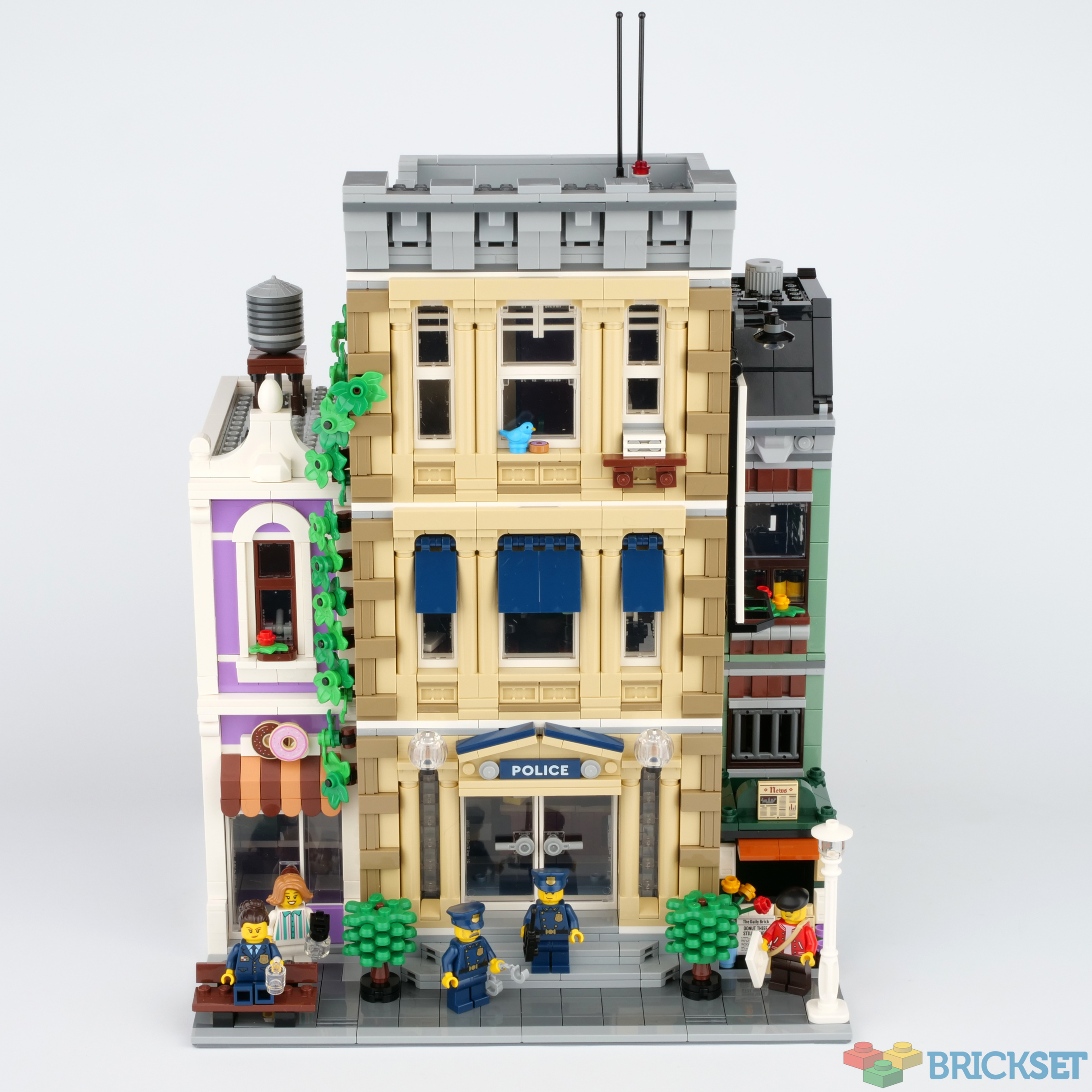 LEGO Modular Buildings Collection 10278 Police Station [Review] - The  Brothers Brick