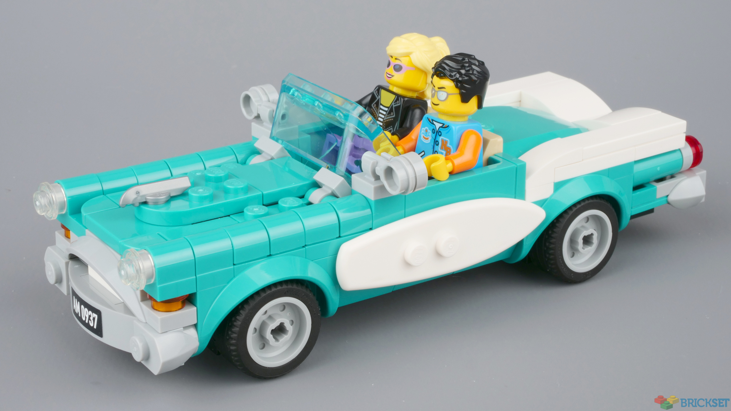 LEGO Lot of 2 Translucent Bright Green 2x2 Curved Car Engine Bricks 