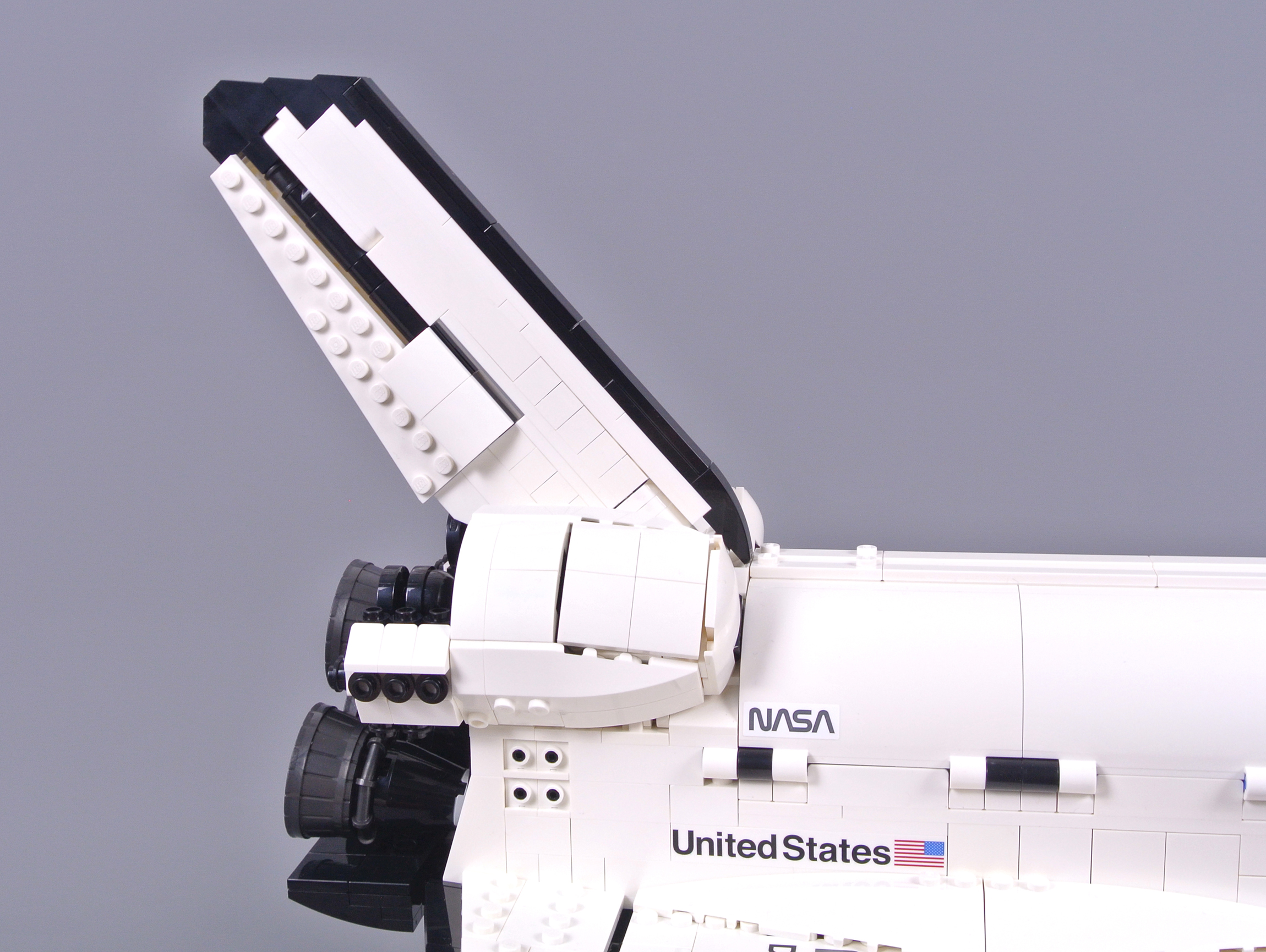 Review 102 Nasa Space Shuttle Discovery Brickset Lego Set Guide And Database
