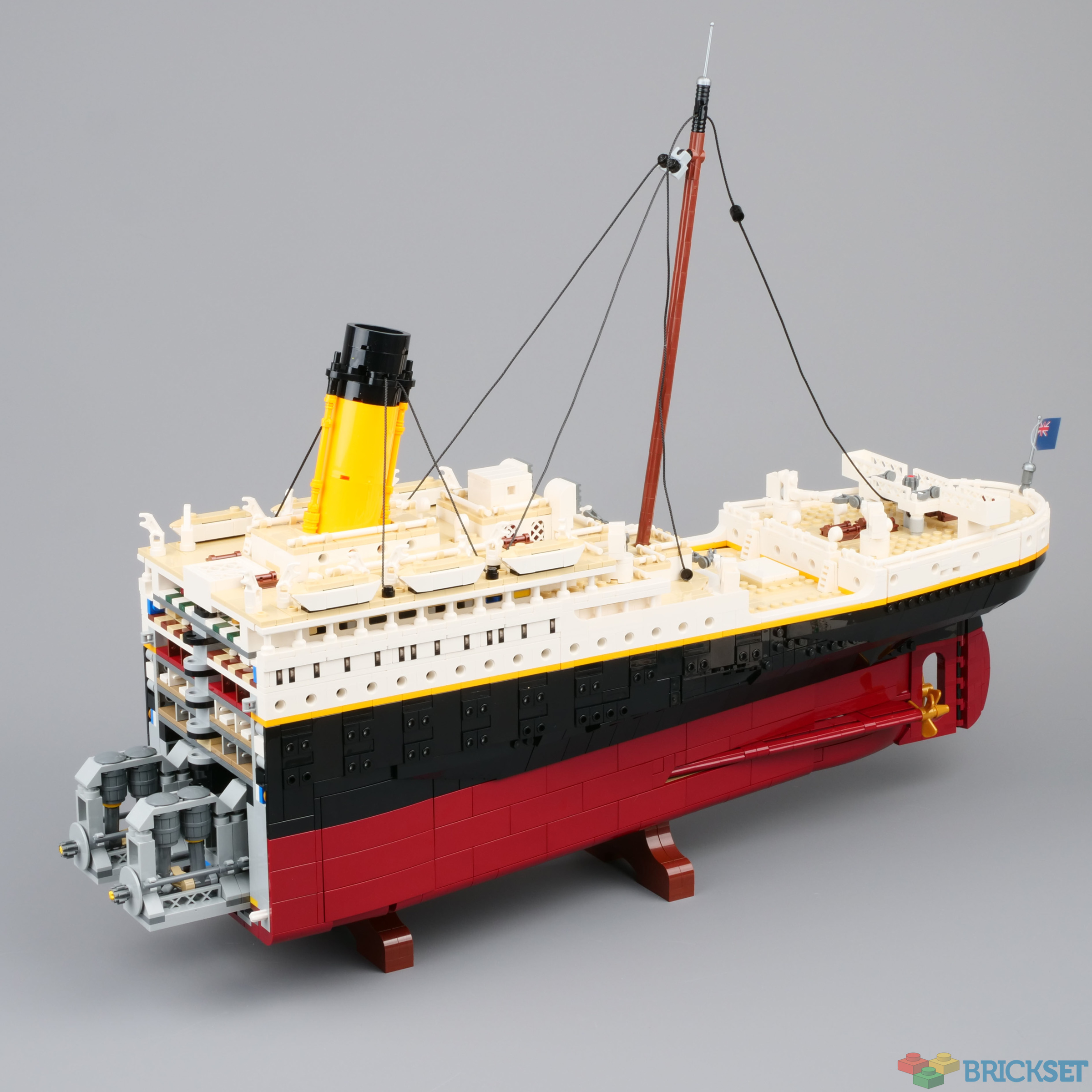 It's a common misconception that the largest Lego set is either the titanic  or the world map, but everyone seems to forget about the battle for chima!  : r/lego
