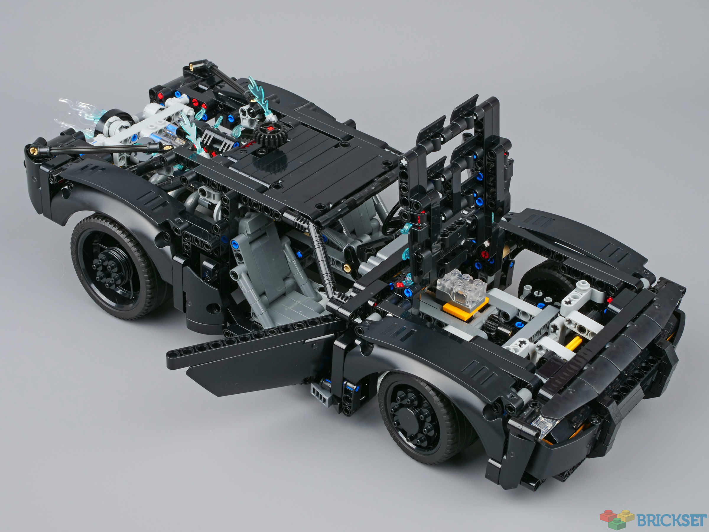 Hi! It's my lego version of Pattinson's 2021 batmobile : lego