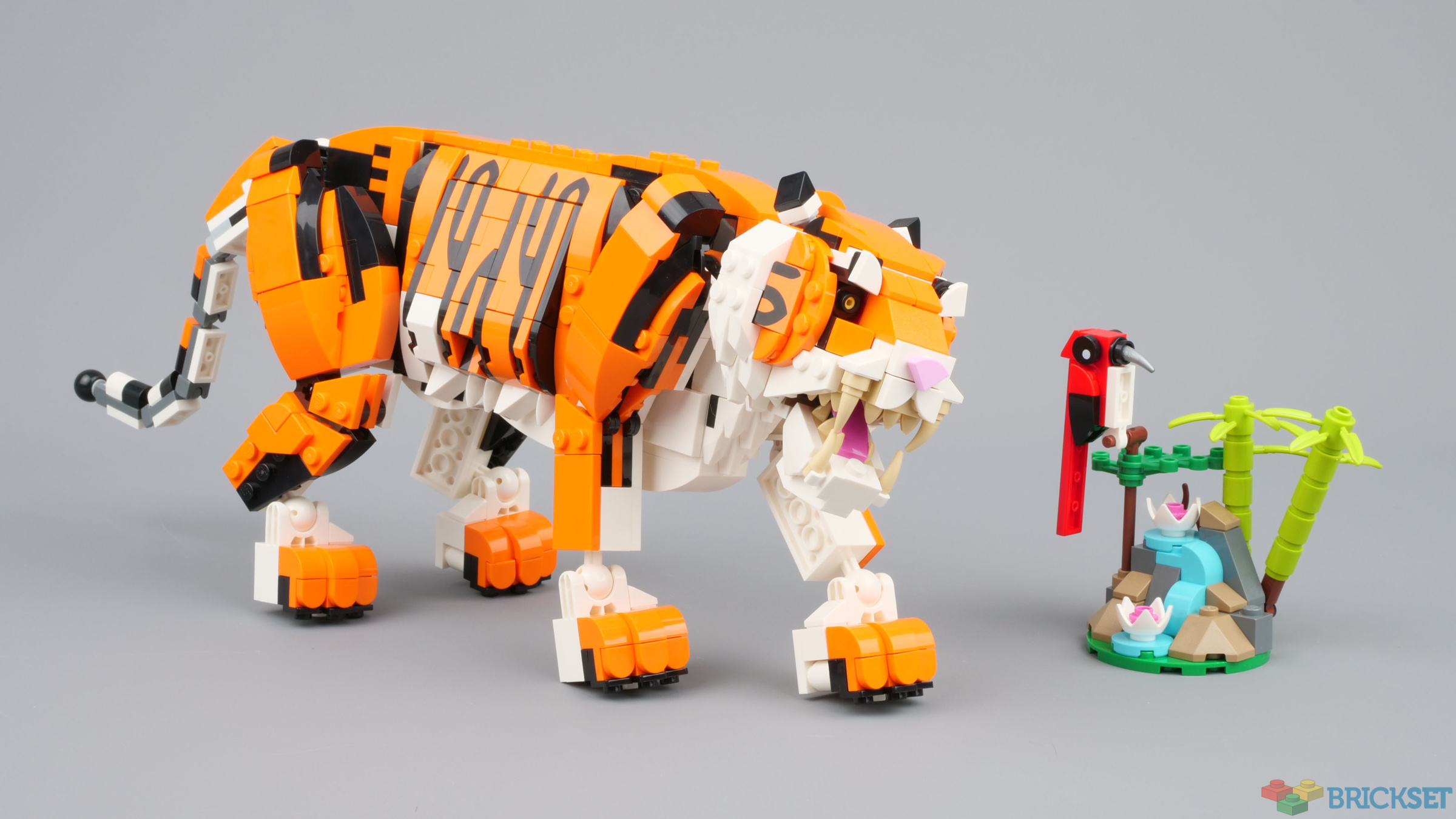 Minifig LEGO Dark Pink Nose & Brown Stripes Animal Tiger w/ Blue Eyes