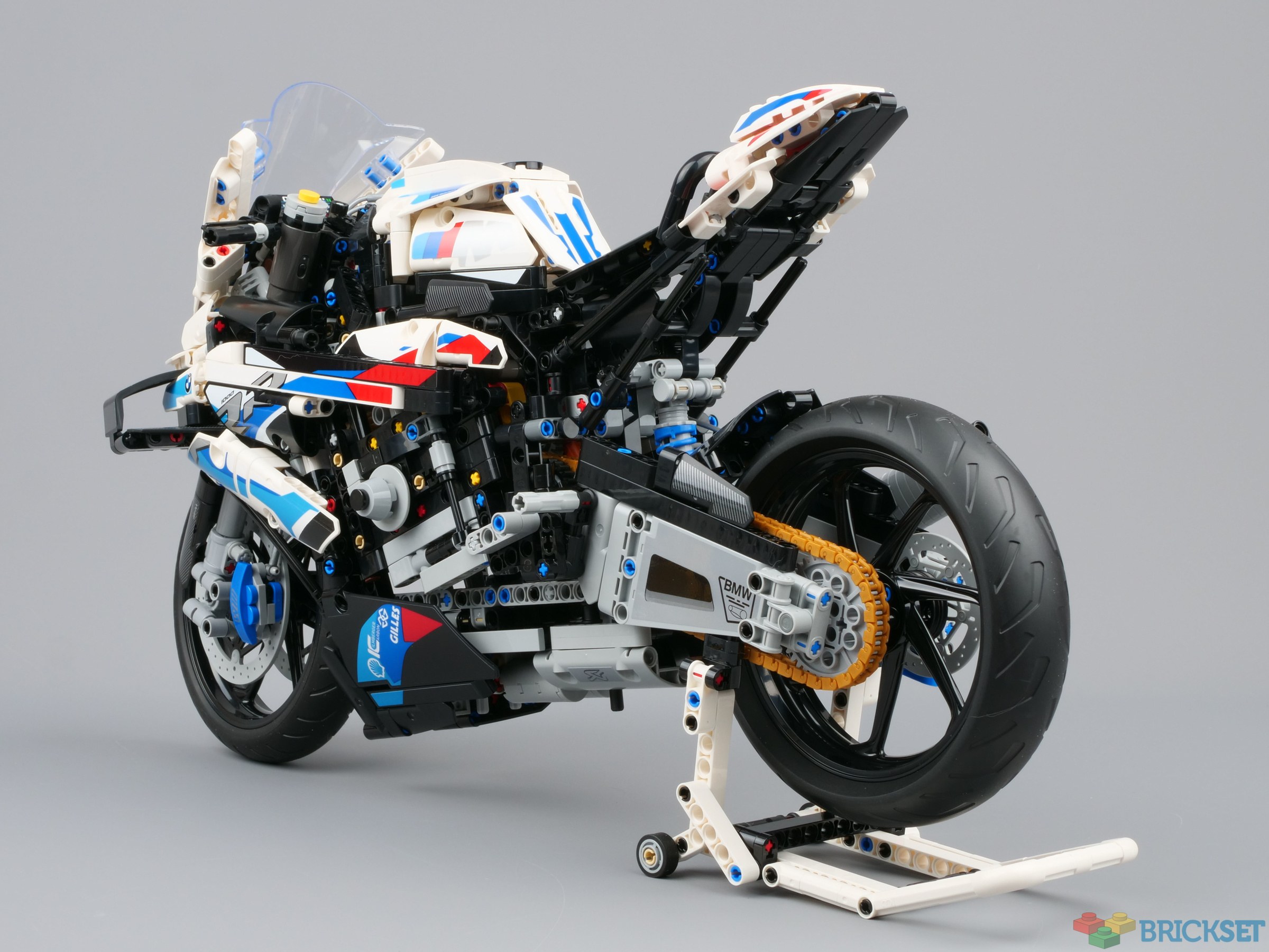 Lego BMW M1000RR Extra pieces? Is it normal to have pieces left