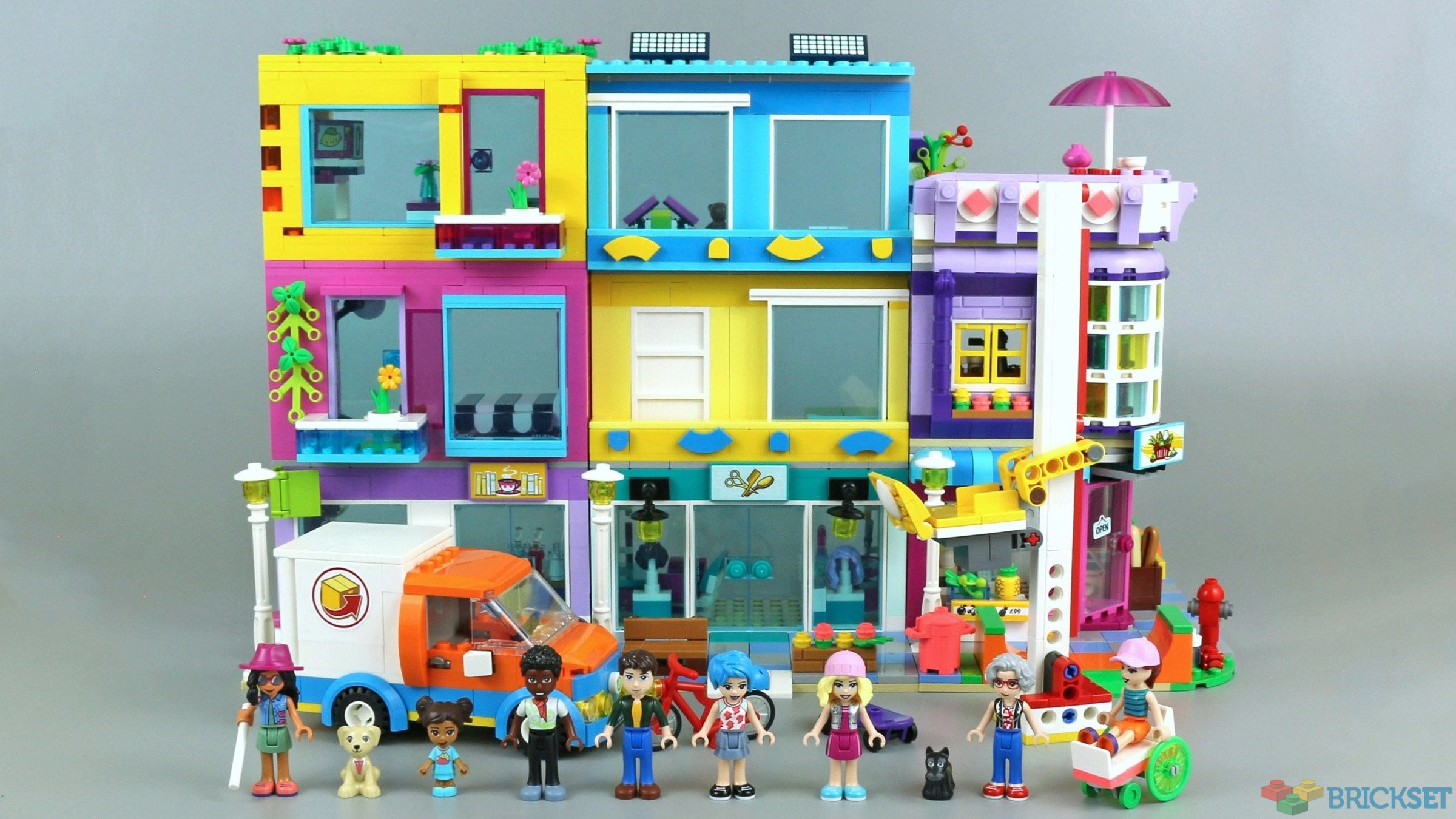 LEGO 41704 Main Street Building review | Brickset