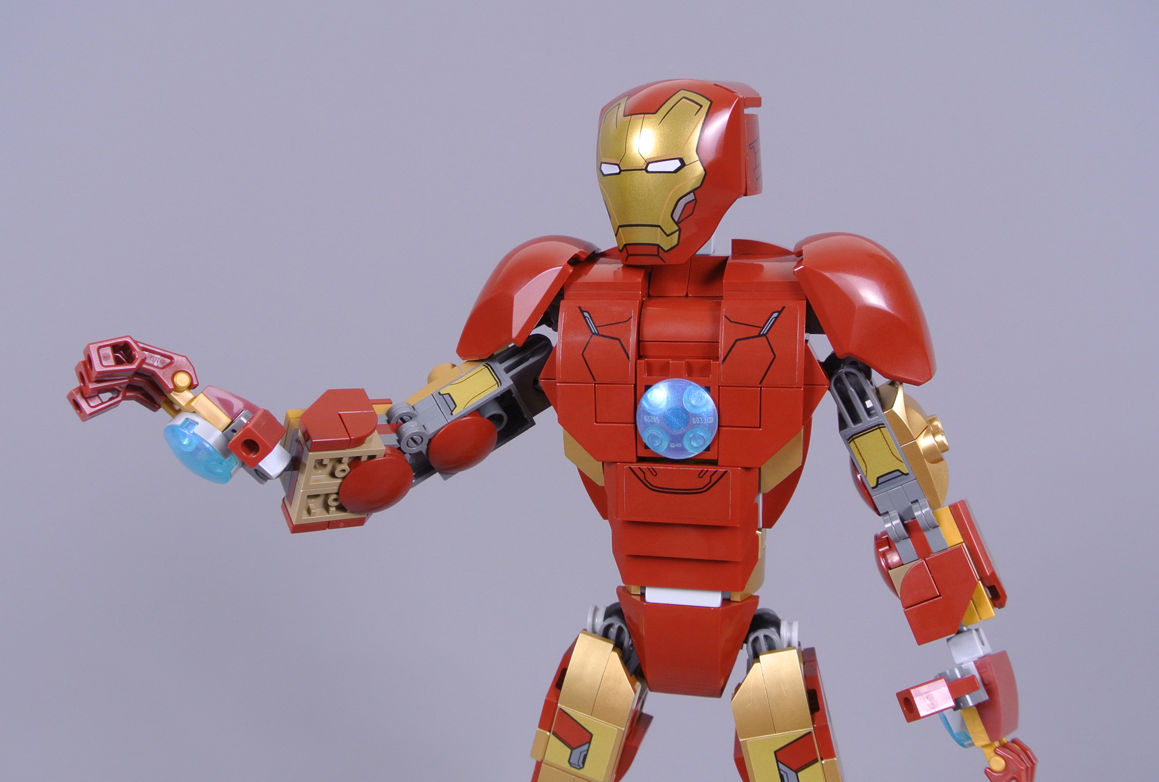 Make a more accurate LEGO Iron Man by combining three Marvel models