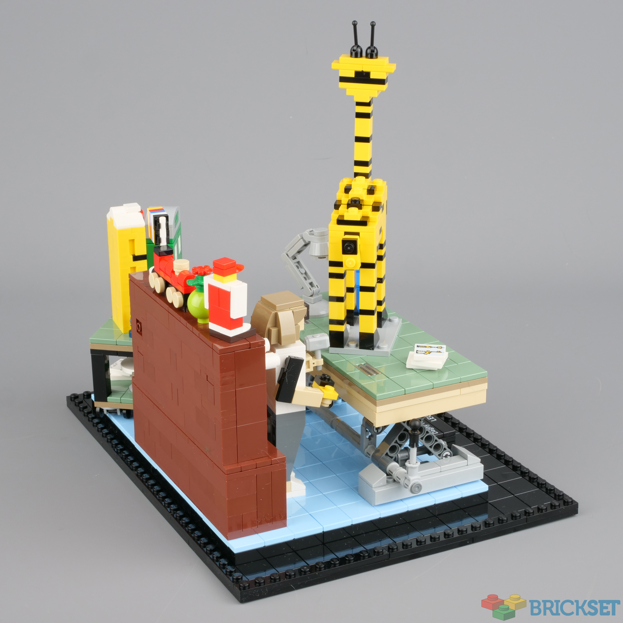 LEGO 40503 Dagny Holm - Master Builder review | Brickset