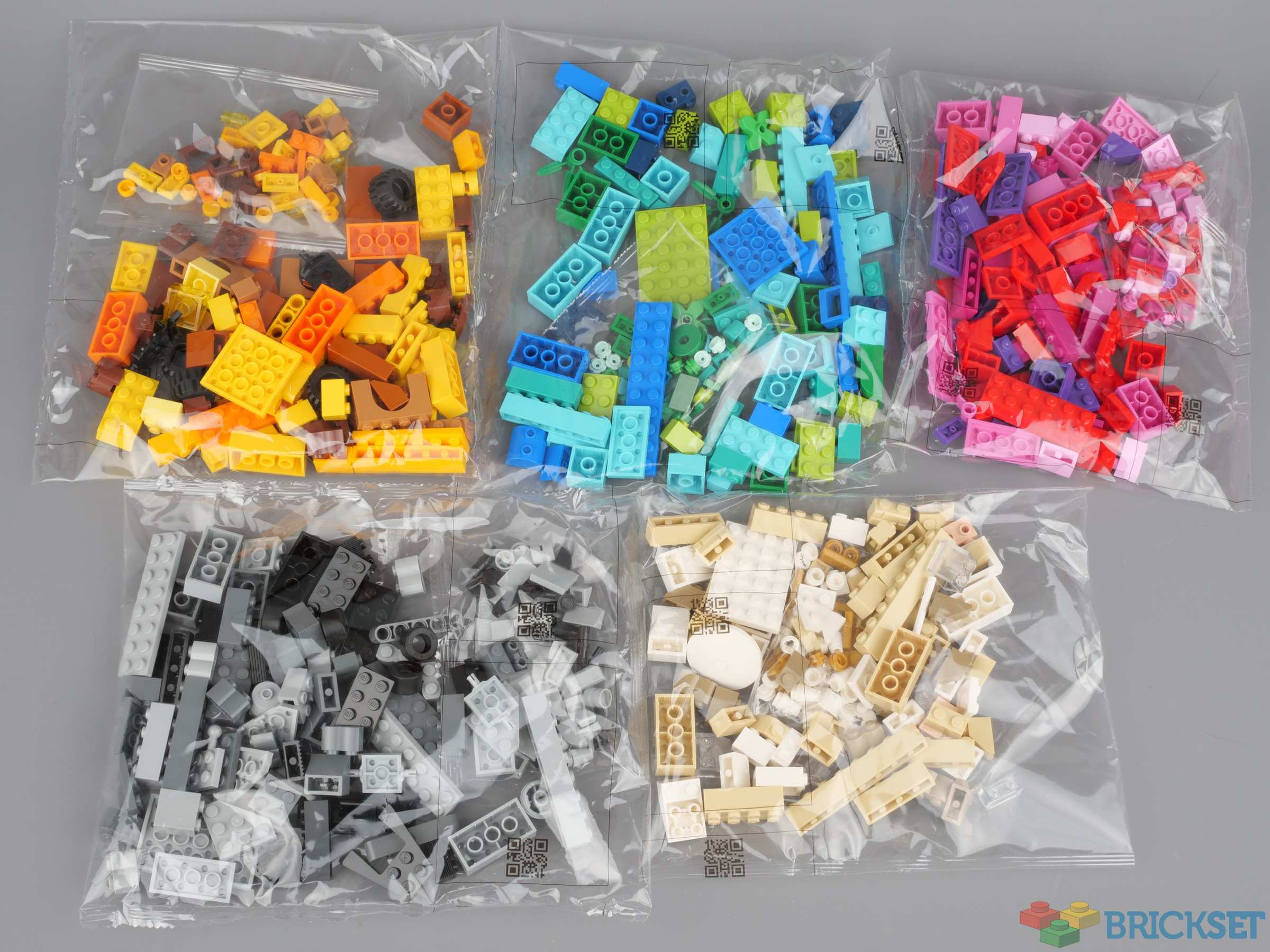 LEGO 11021 90 Years of Play review