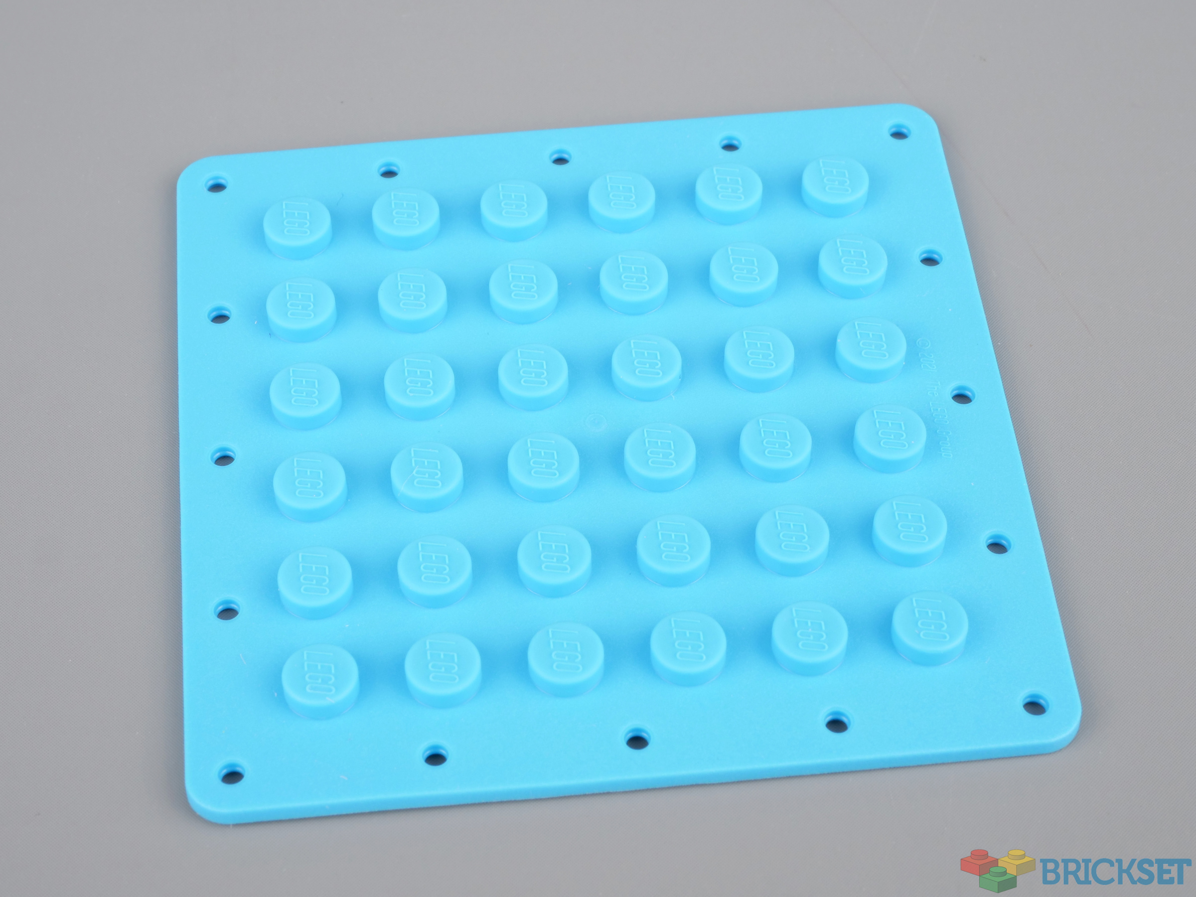 Eco-Friendly Silicone Ice Tray  Embroidered patches manufacturer