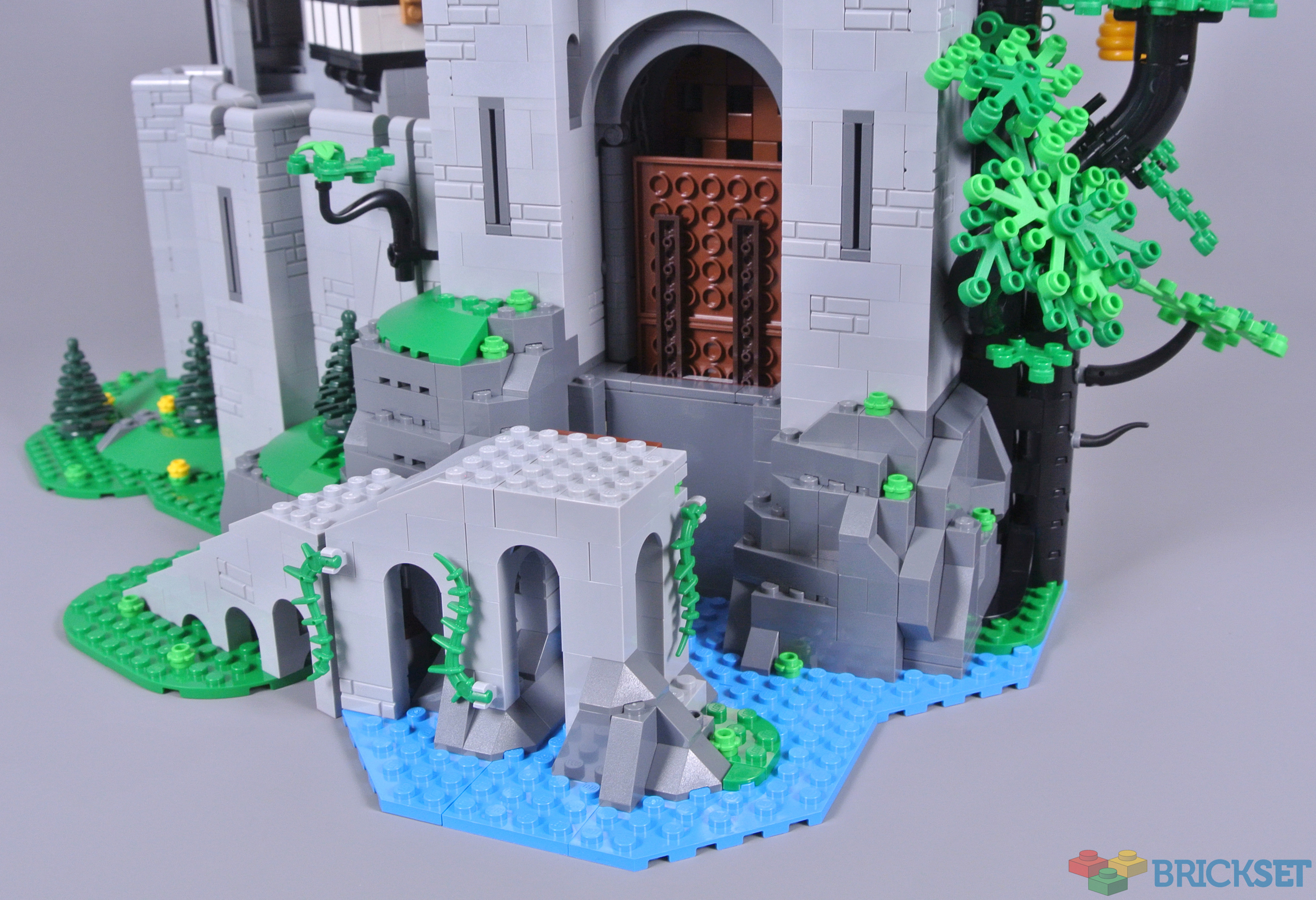 LEGO 10305 Lion Knights' Castle review