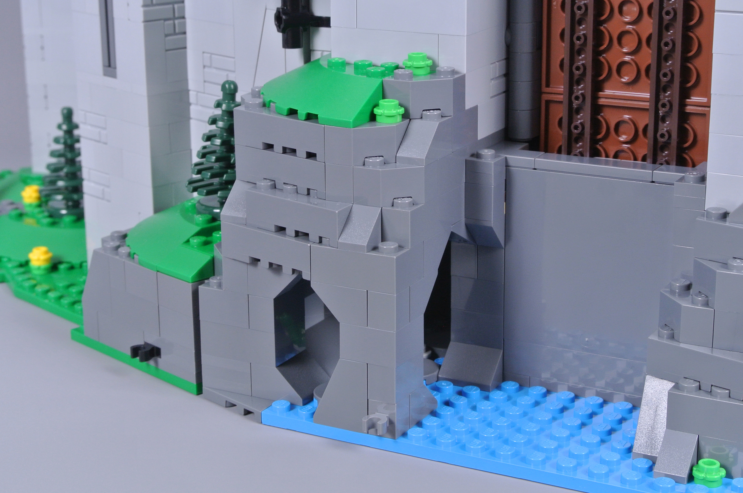 Review: LEGO 10305 Lion Knights' Castle - Jay's Brick Blog