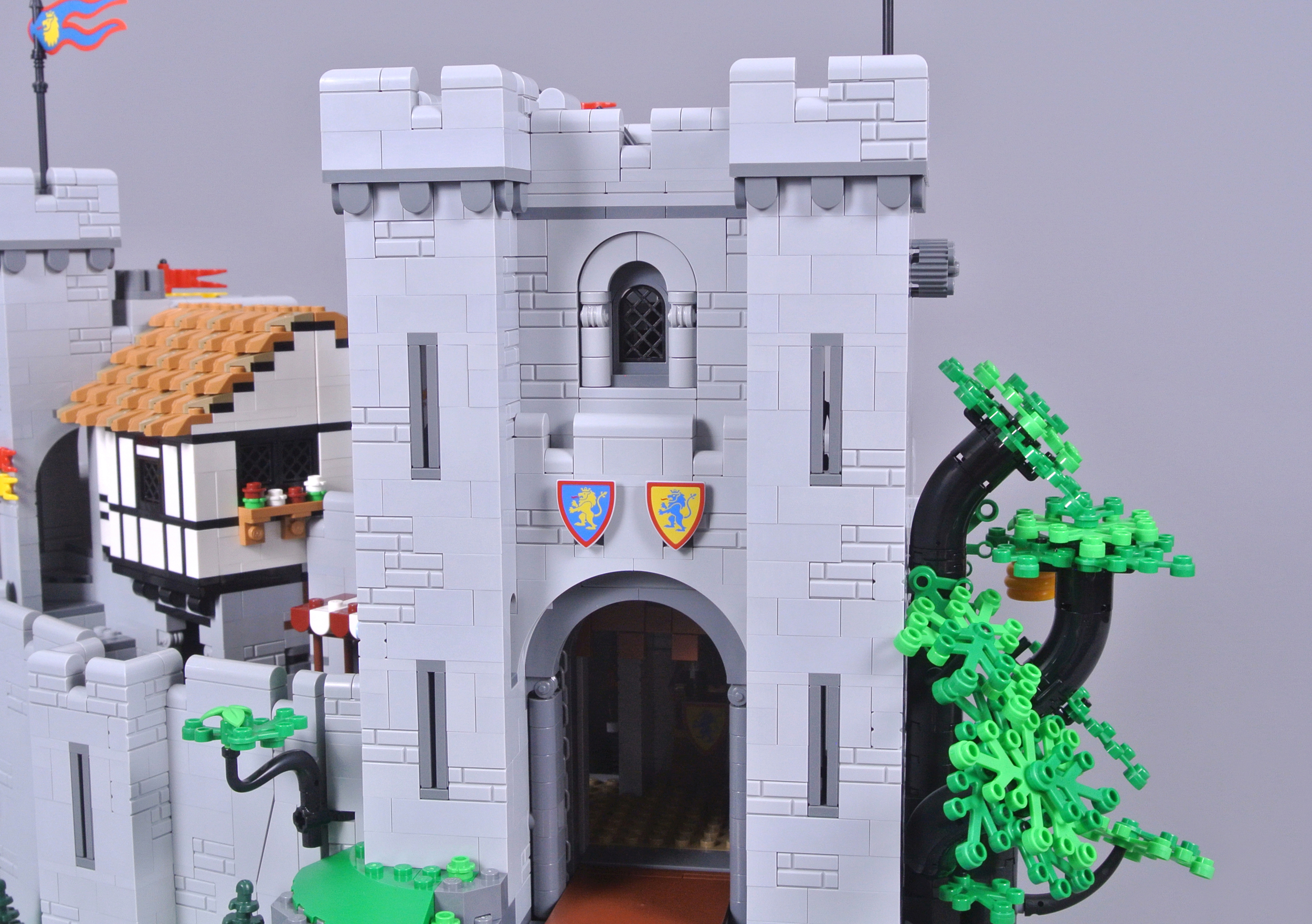 Review: LEGO 10305 Lion Knights' Castle - Jay's Brick Blog