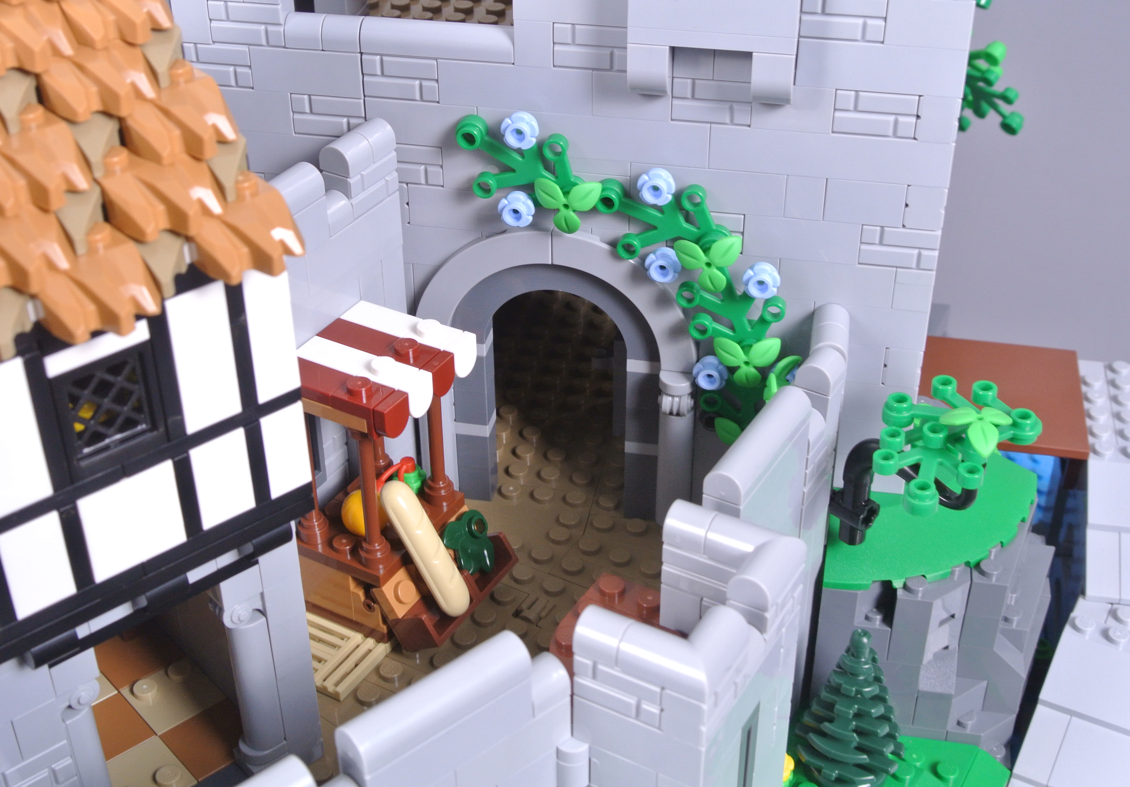 LEGO 10305 Lion Knights' Castle review