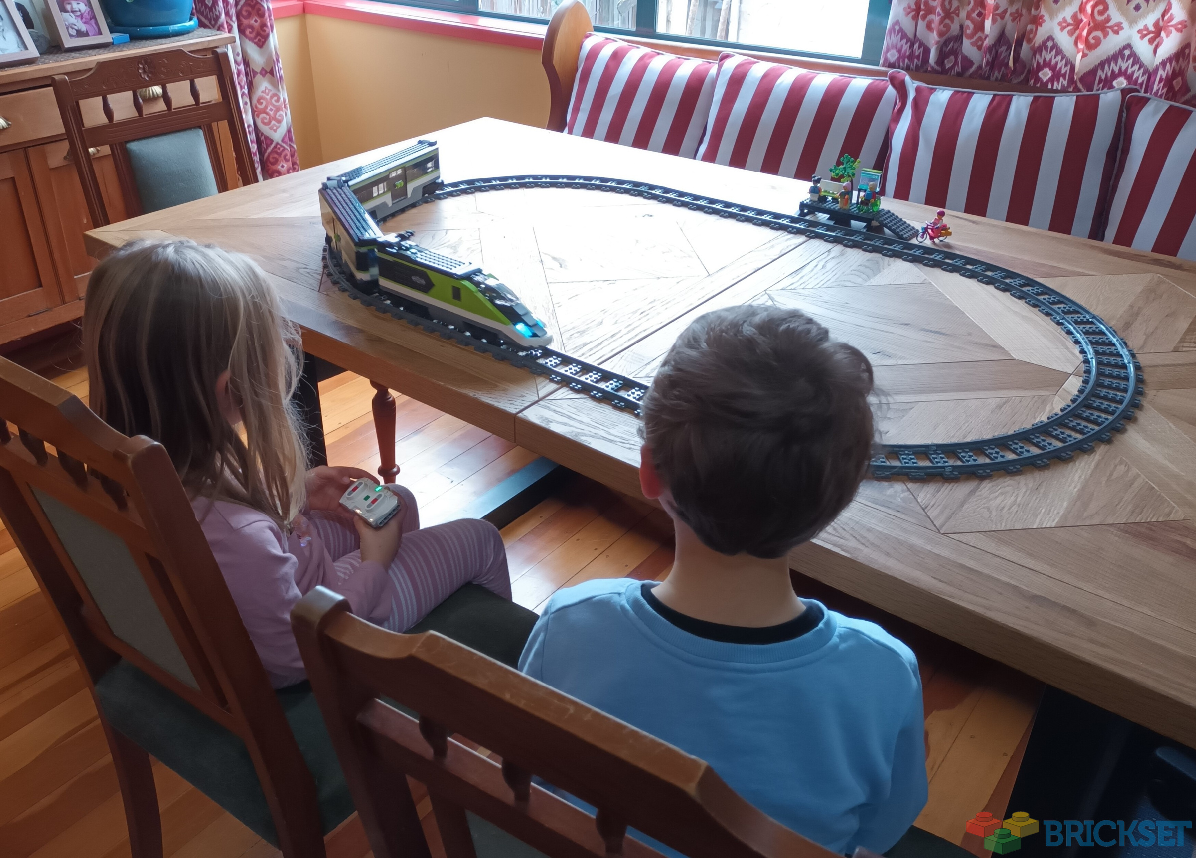 LEGO City 60337 Express Passenger Train Speed Build 