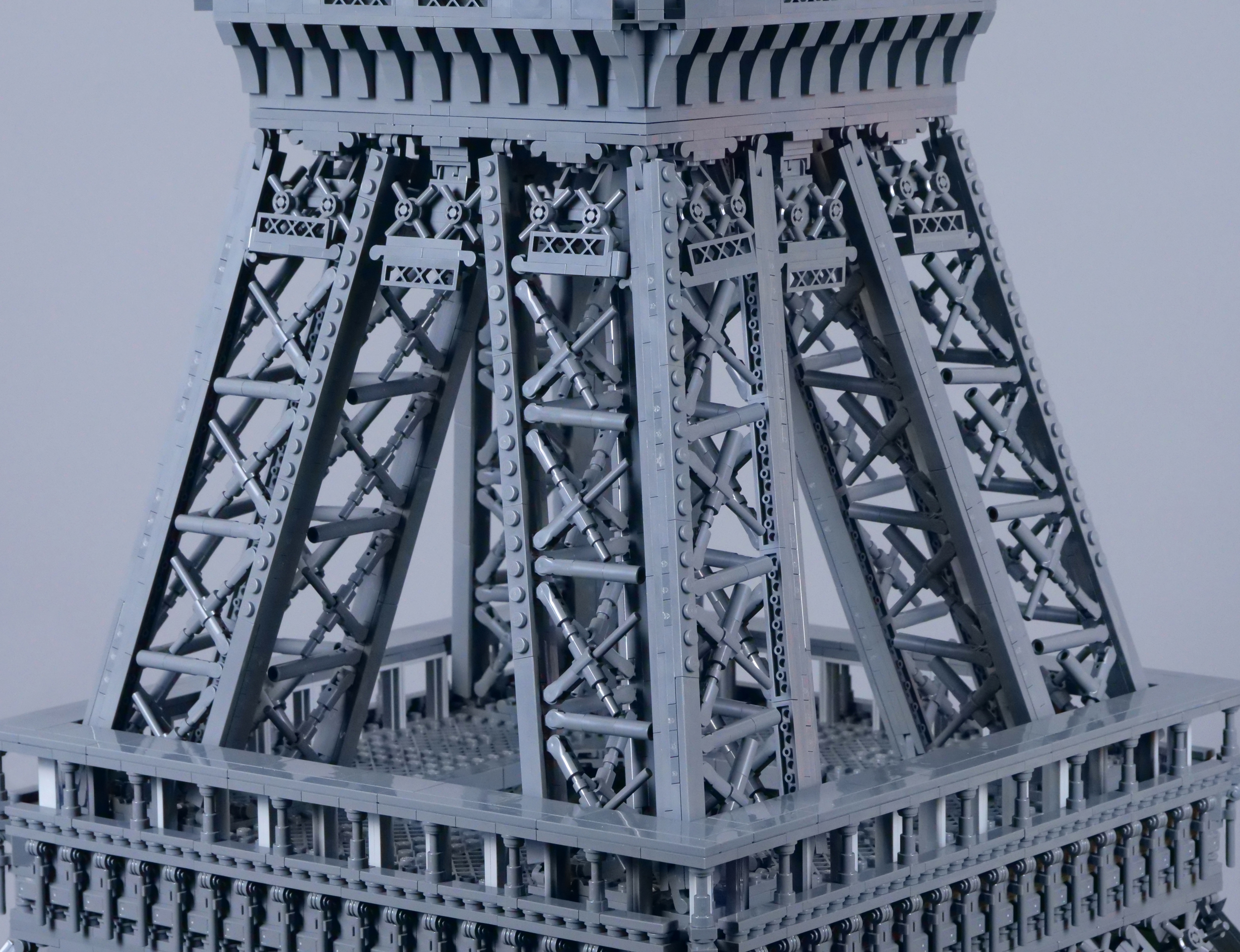 Review: #10307 Eiffel Tower - BRICK ARCHITECT