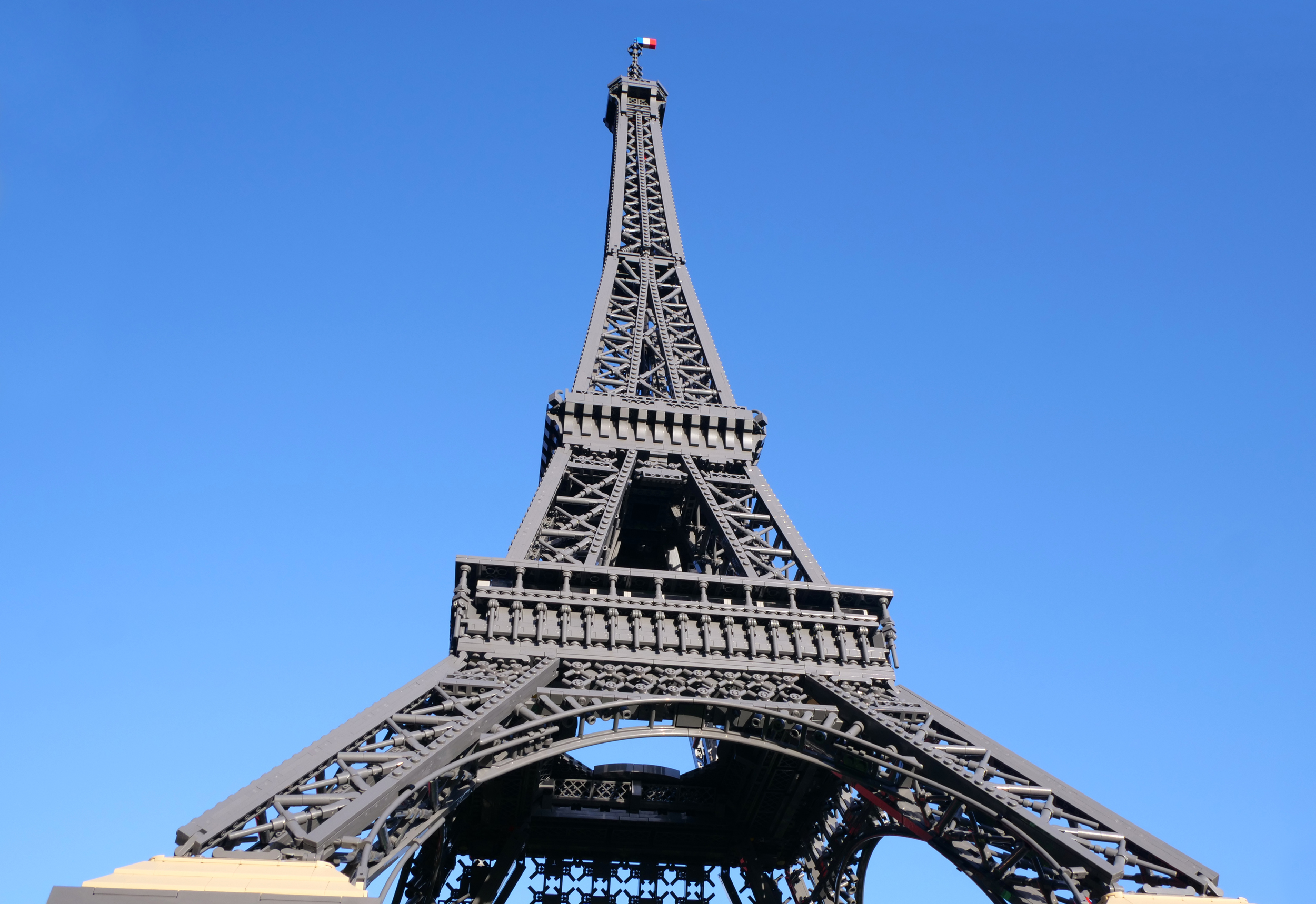 Review: #10307 Eiffel Tower - BRICK ARCHITECT