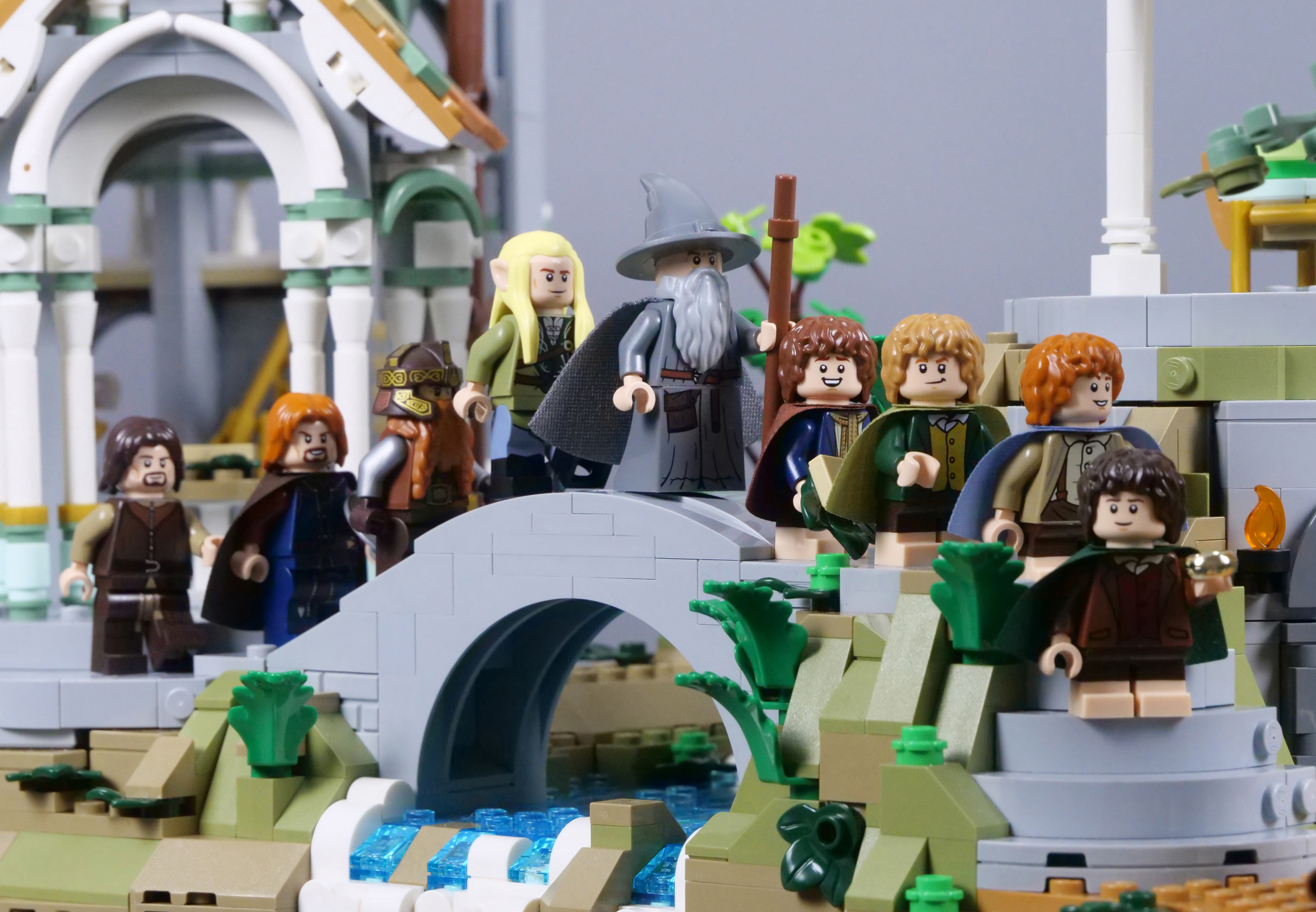Lego the Lord of the Rings Minifigure Combo - Gandalf the Gray Wizard,  Legolas, Gimli, and Frodo Baggins (With the One Ring)