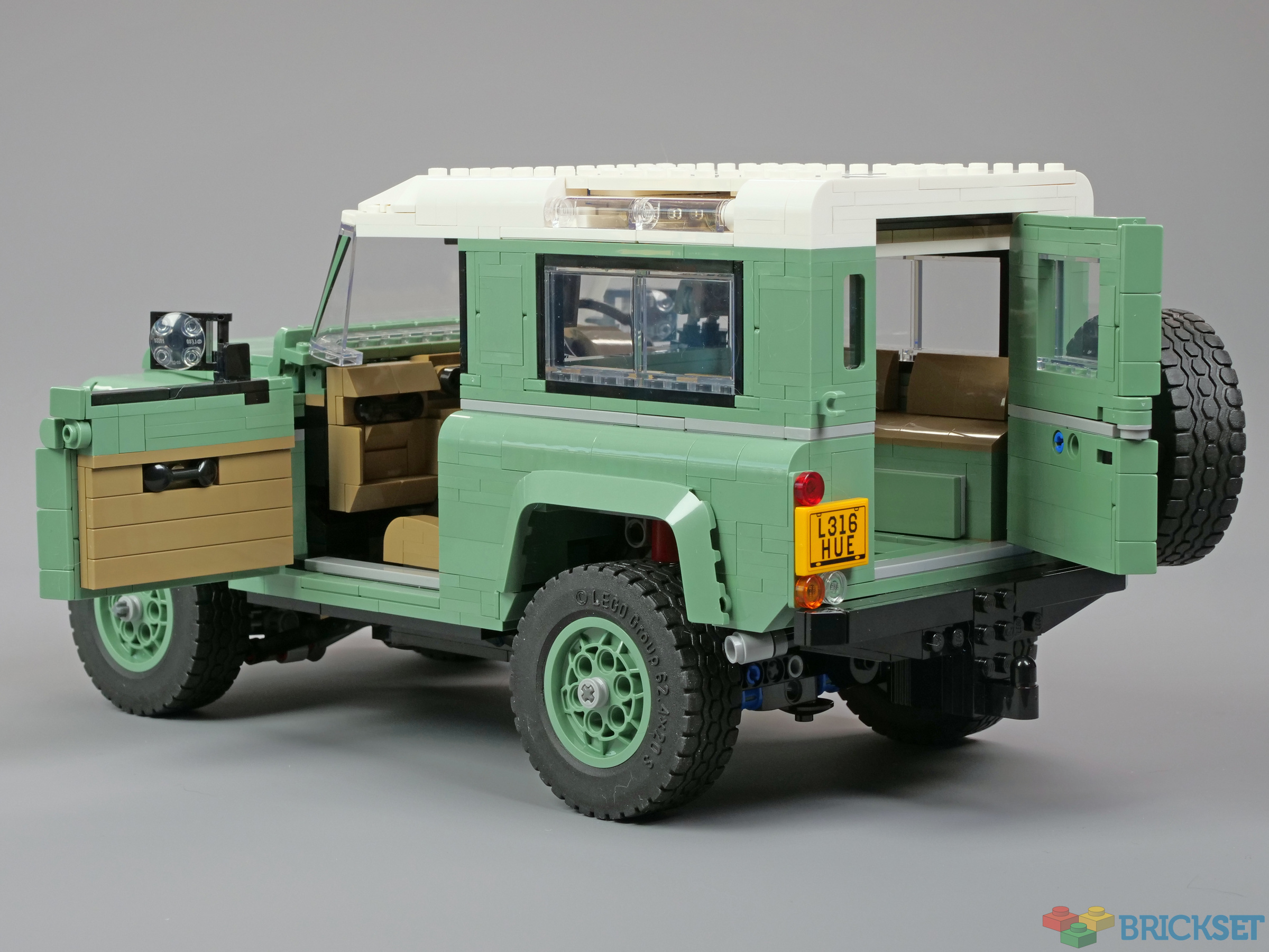 LEGO 10317 Land Rover Defender 90 review | Brickset