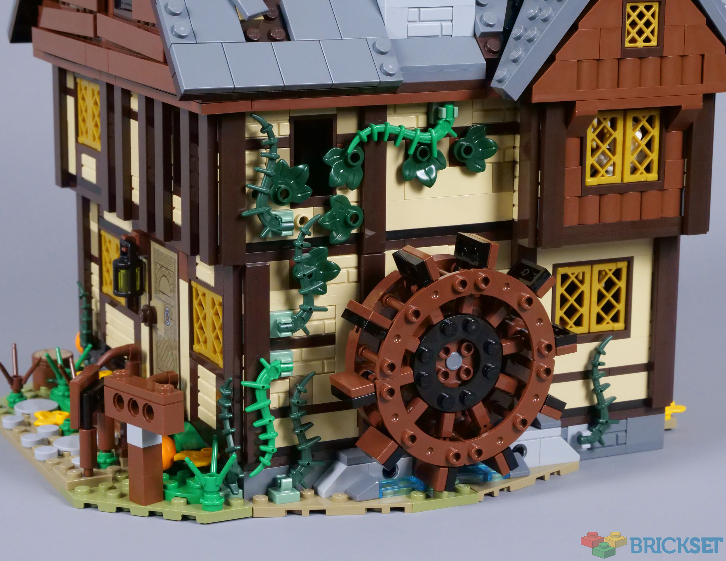 LEGO 21341 Disney Hocus Pocus: The Sanderson Sisters' Cottage review ...