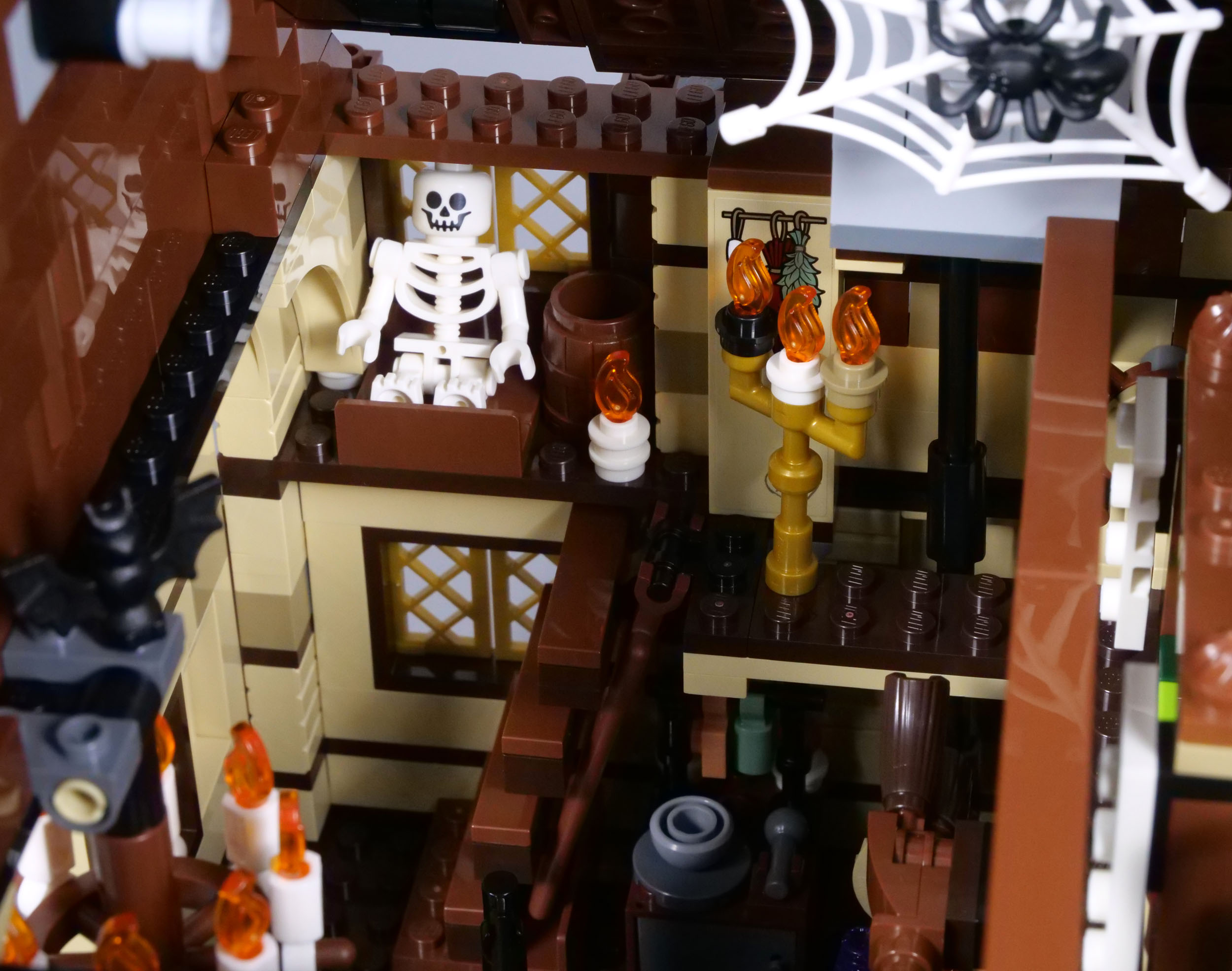 LEGO 21341 Disney Hocus Pocus The Sanderson Sisters' Cottage review ...