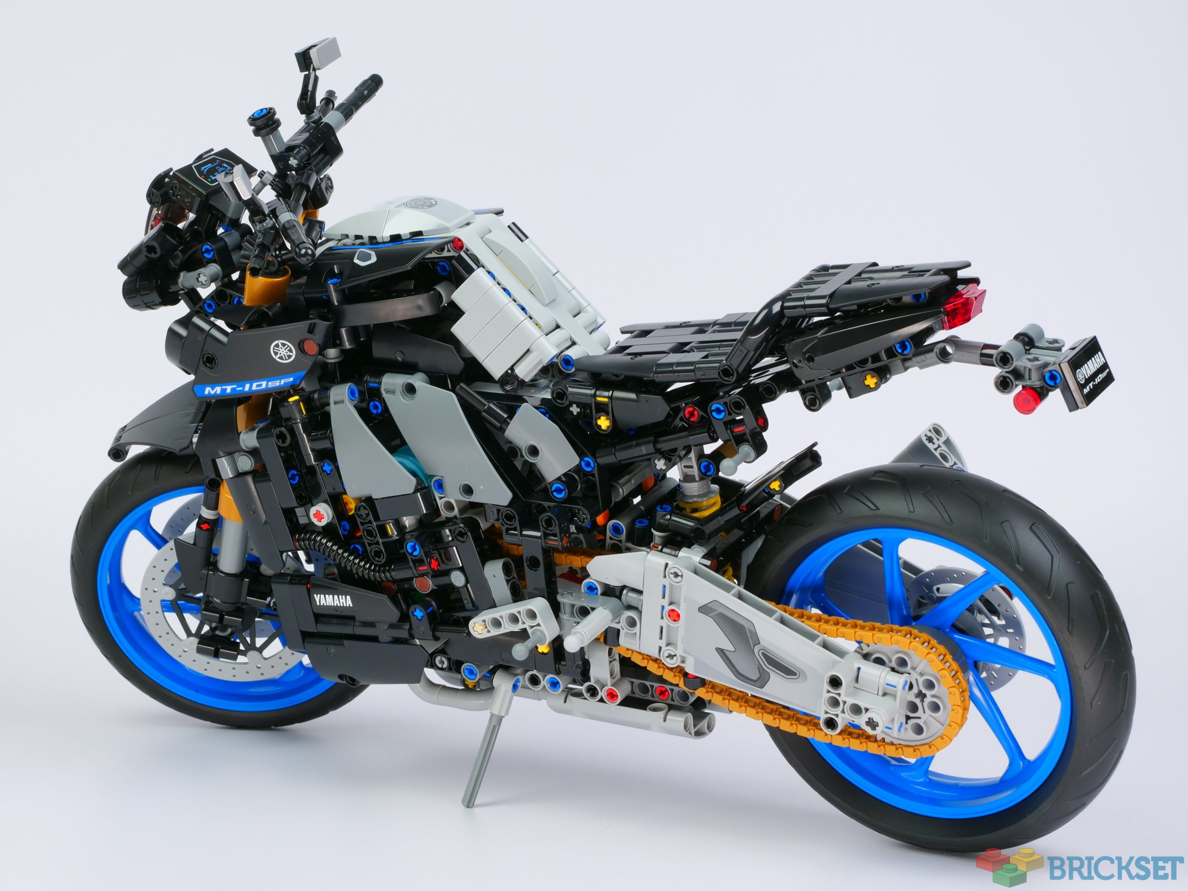 LEGO 42159 Yamaha MT-10 SP review | Brickset