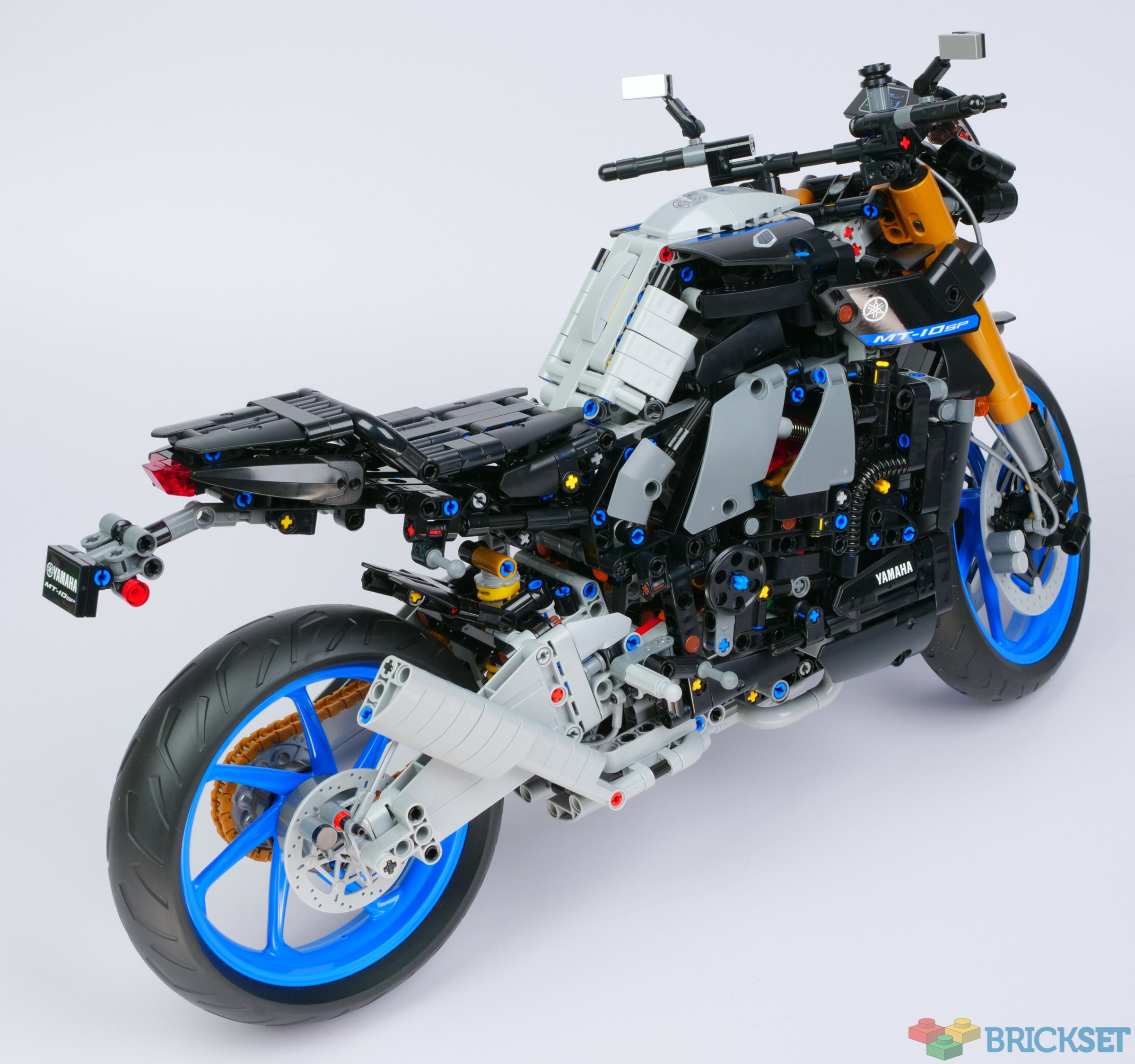LEGO 42159 Yamaha MT-10 SP review | Brickset
