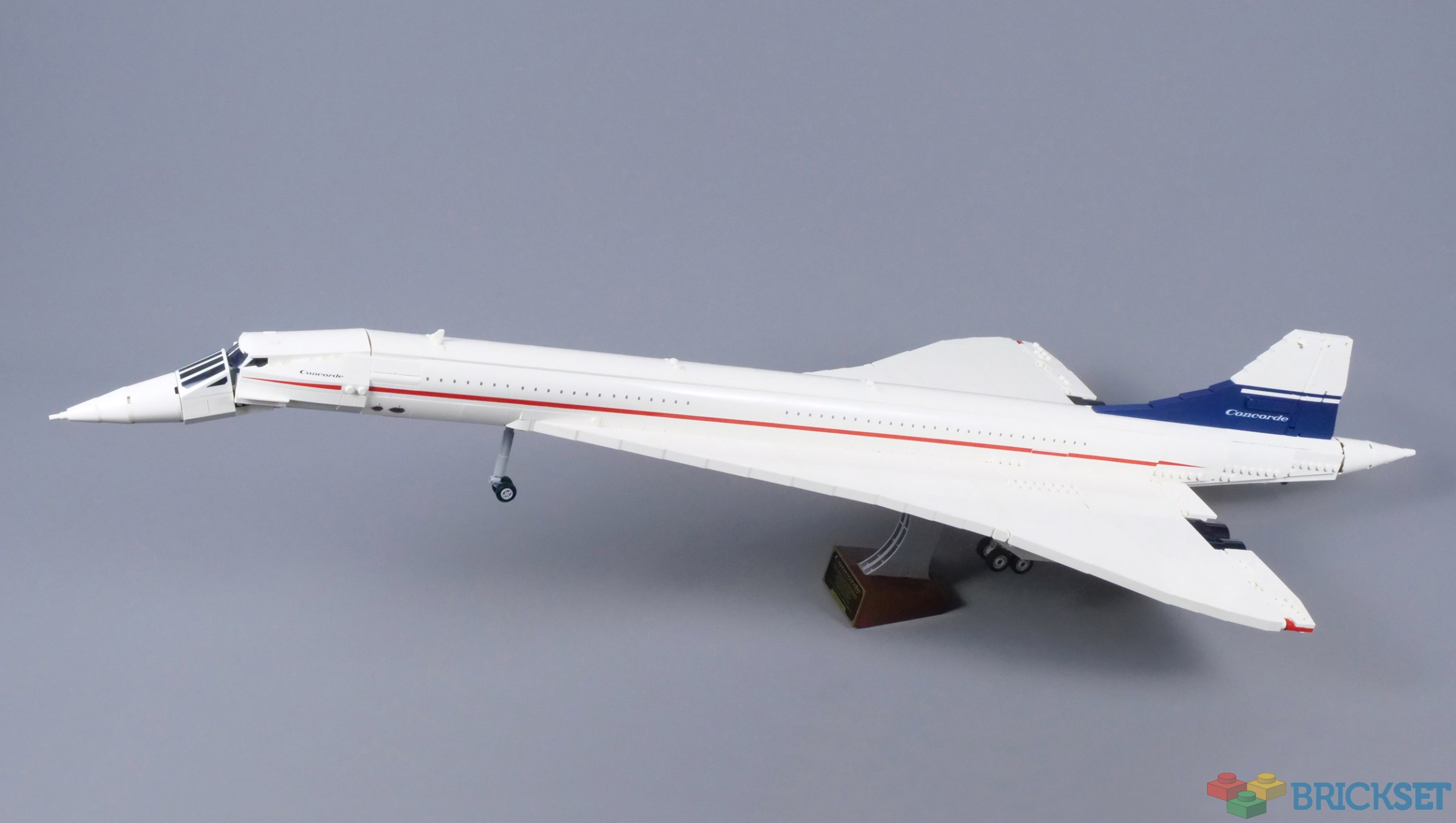 I wasn't ready for the LEGO Concorde (Review) 