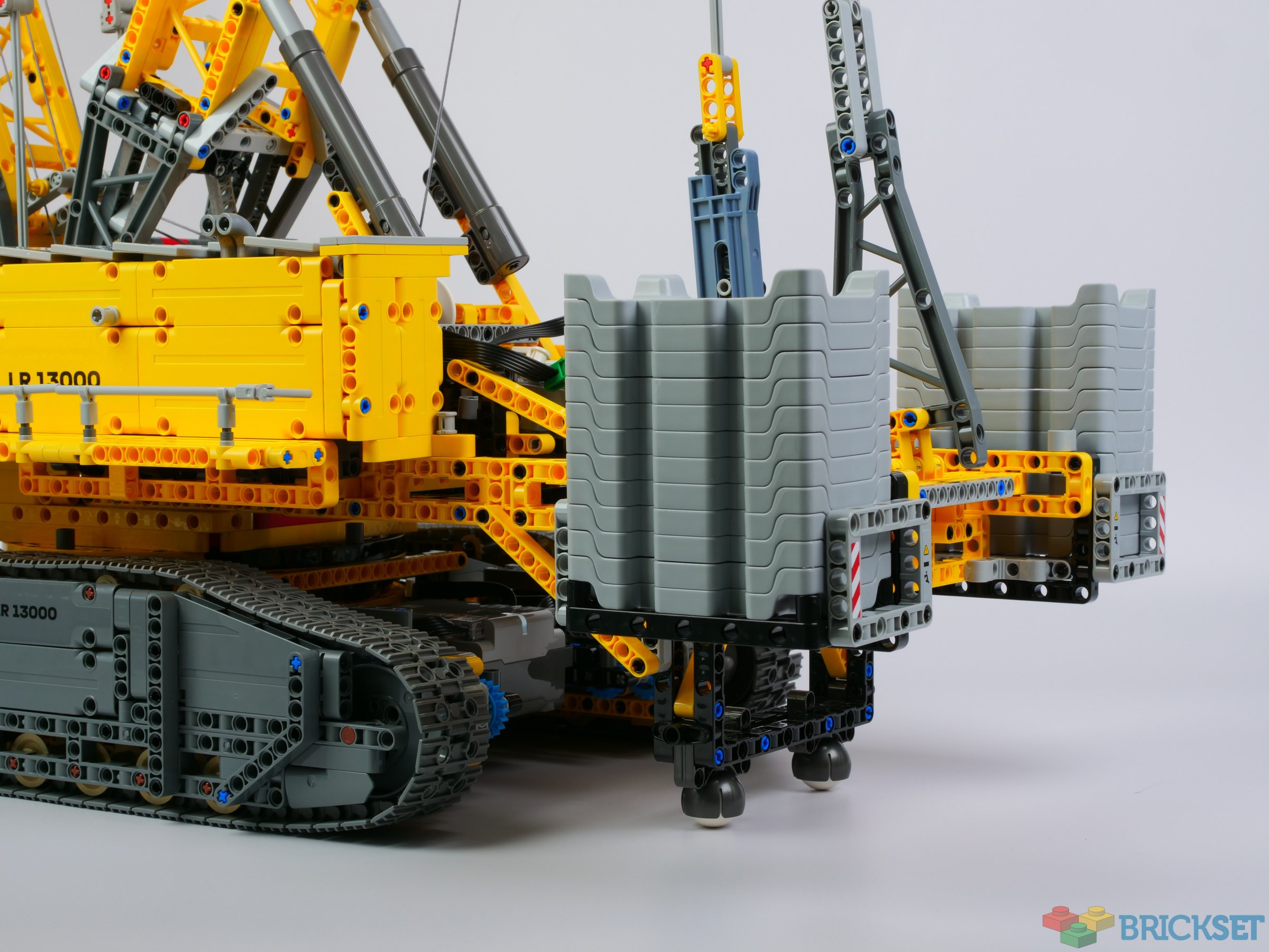 LEGO 42146 Liebherr Crawler Crane LR 13000 review