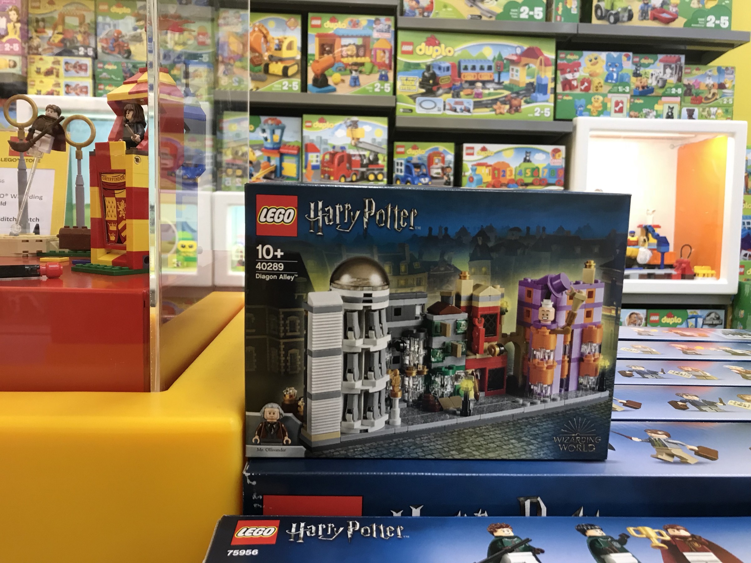 Microscale Diagon Alley found in Slovenia Brickset: LEGO set and database