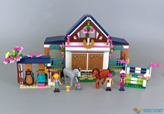 Review: 42688 Horse Stable and Riding Academy