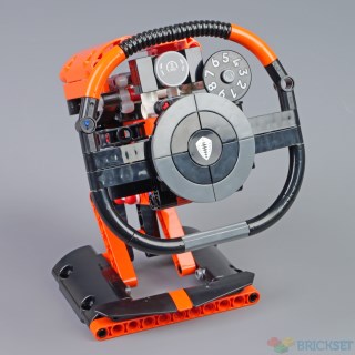 Quick look: 40894 Koenigsegg Sadair's Spear Steering Wheel
