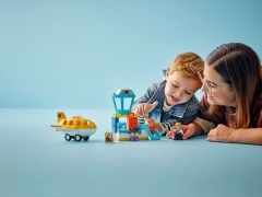 Voor het eerst op het vliegveld LEGO-set afbeelding 8