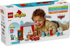 McQueens bezoek aan Docs garage LEGO-set afbeelding 2