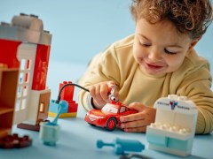 McQueens bezoek aan Docs garage LEGO-set afbeelding 7