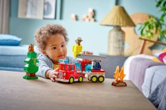 Brandweertruck met slang en brandweerman LEGO-set afbeelding 10
