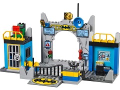 Конструктор LEGO (ЛЕГО) Juniors 10672 Защита бэтпещеры Batman: Defend the Batcave