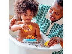 Bath Time Fun: Floating Red Panda, zdjęcie 6
