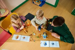 Bouwbare figuren van Bluey en haar familie LEGO-set afbeelding 15
