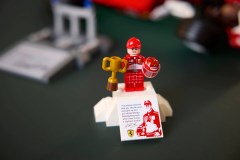 Ferrari F2004 en Michael Schumacher LEGO-set afbeelding 12