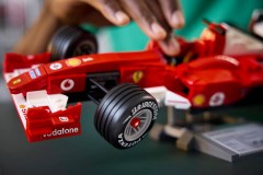 Ferrari F2004 en Michael Schumacher LEGO-set afbeelding 15